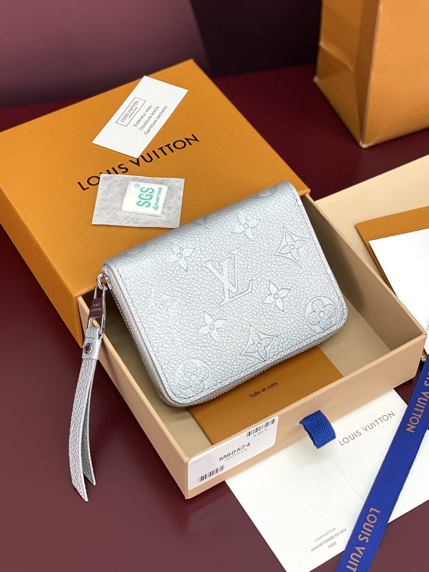 LV原單銀灰色拉鍊短夾|Monogram壓紋零錢包| 14 LV原單銀灰色拉鍊短夾|Monogram壓紋零錢包