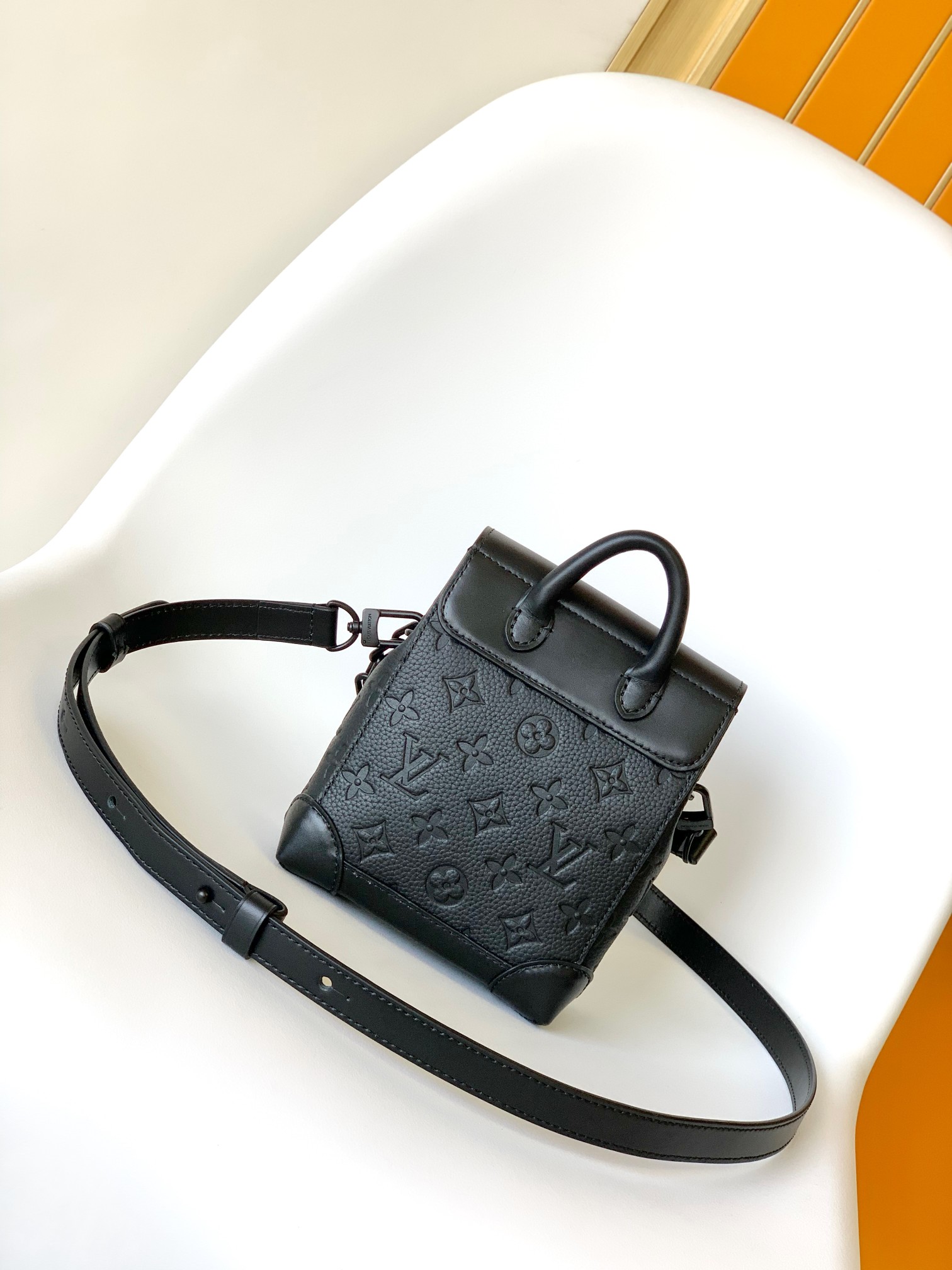LV 原單 黑色壓紋 Monogram Nano 小書包 全黑迷你斜背包| 13 LV 原單 黑色壓紋 Monogram Nano 小書包 全黑迷你斜背包
