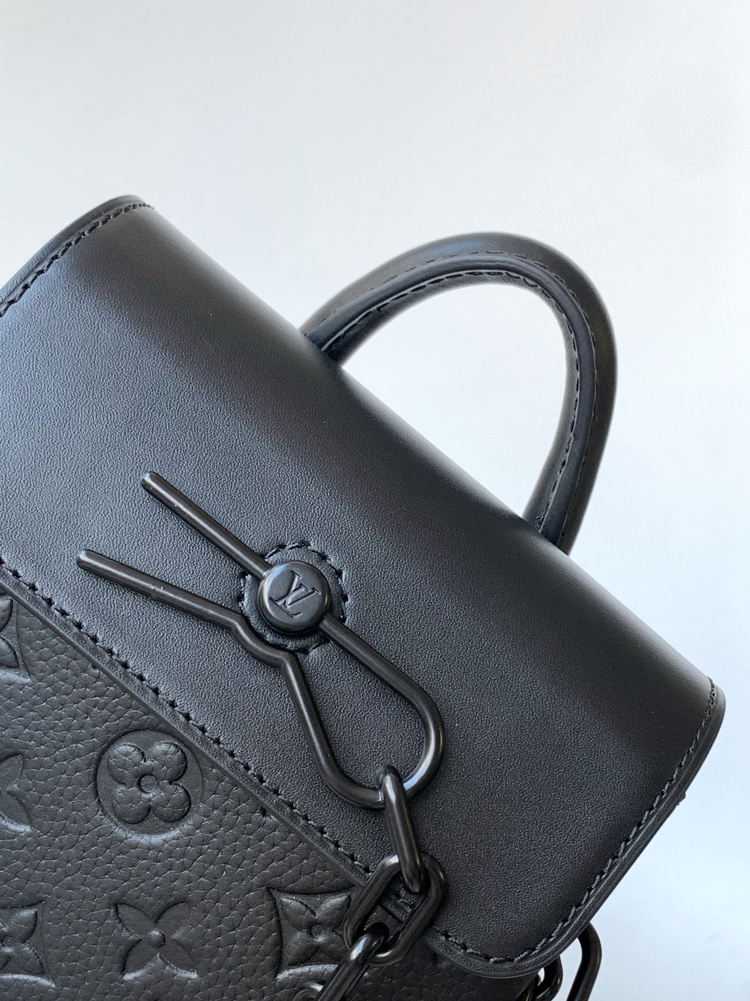 LV 原單 黑色壓紋 Monogram Nano 小書包 全黑迷你斜背包| 11 LV 原單 黑色壓紋 Monogram Nano 小書包 全黑迷你斜背包