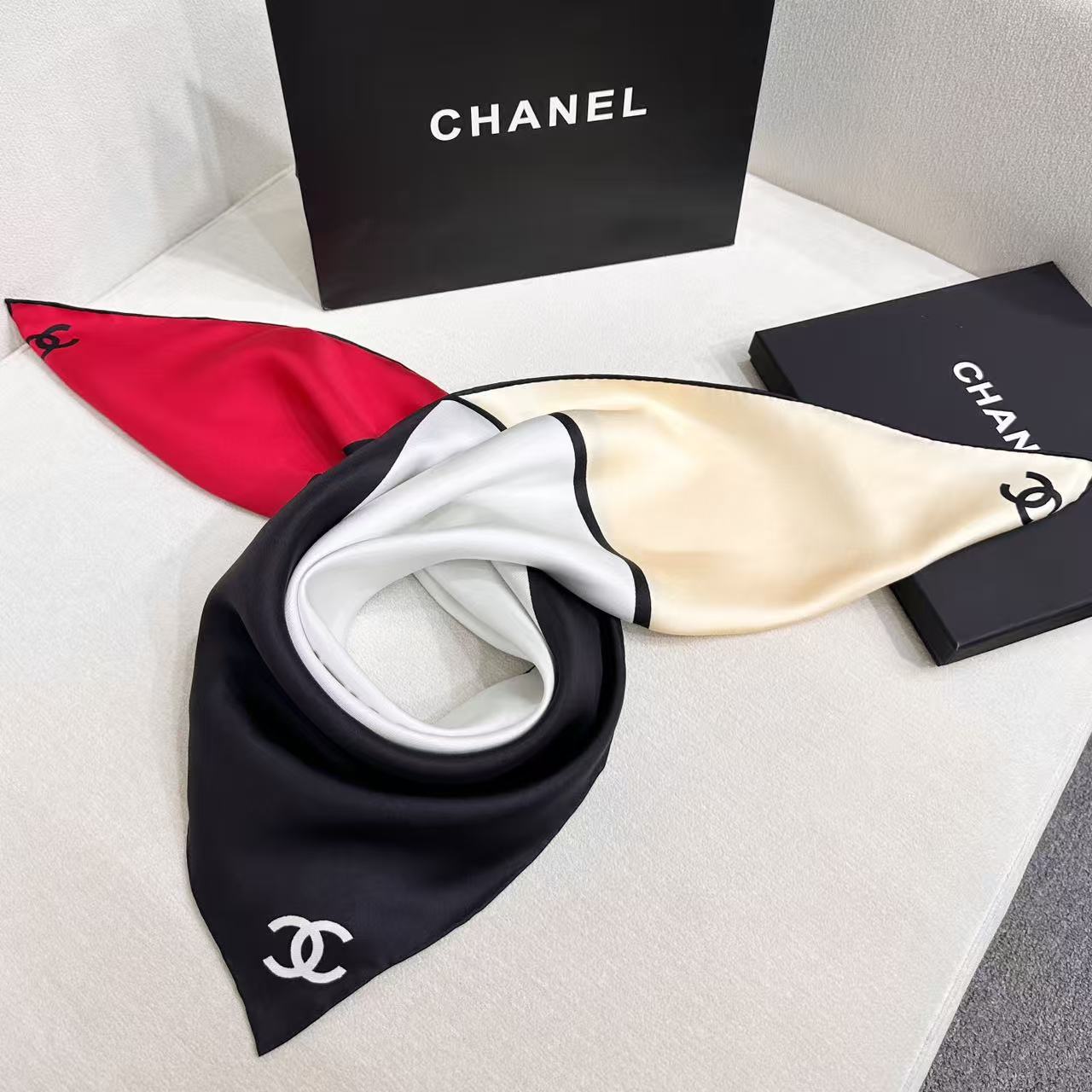 Chanel三色拼接絲巾女 原單高級質感圍巾 A貨百搭時尚配件| 11 Chanel三色拼接絲巾女 原單高級質感圍巾 A貨百搭時尚配件