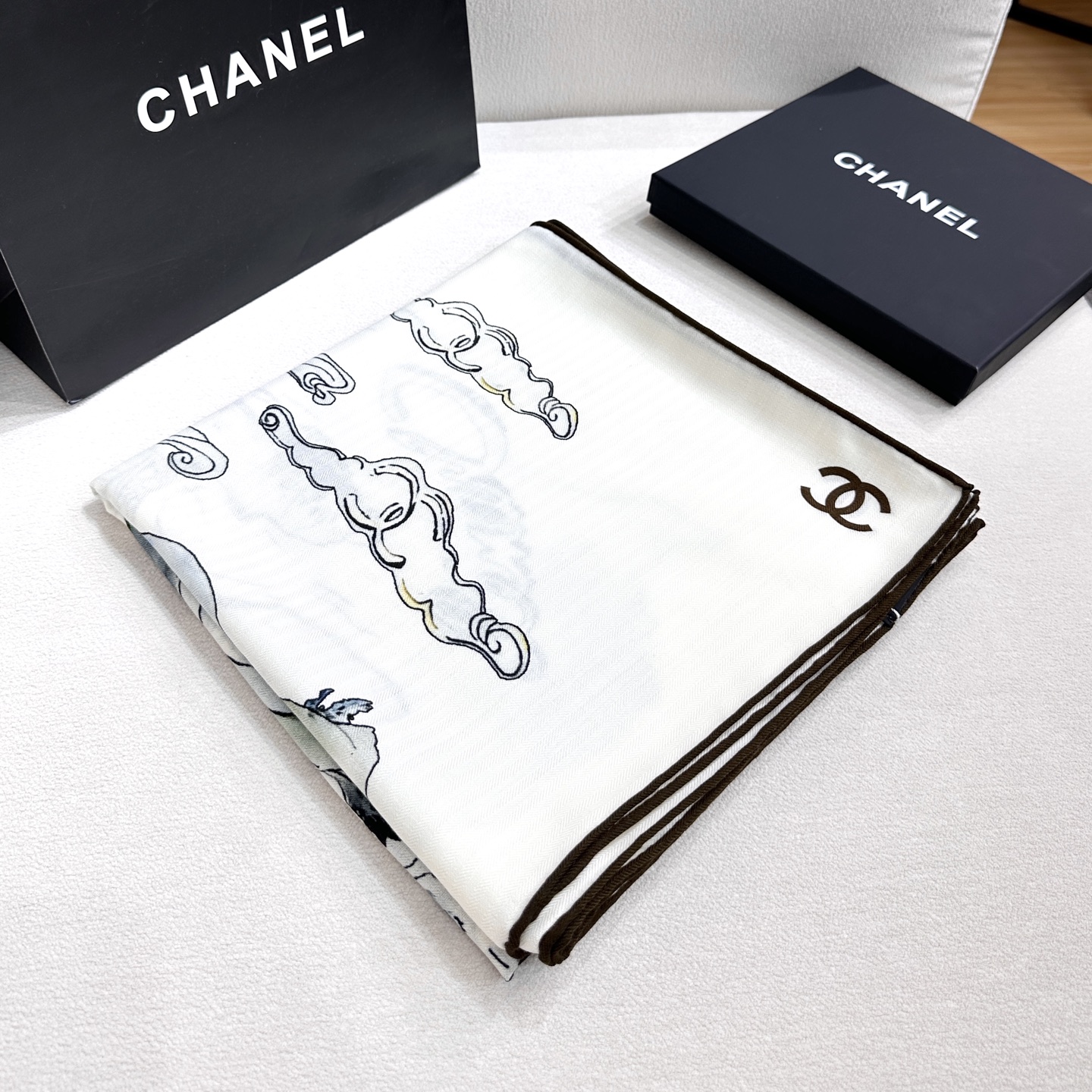 Chanel山水圖騰絲巾女 高仿高級藝術圍巾 一比一大方巾推薦| 10 Chanel山水圖騰絲巾女 高仿高級藝術圍巾 一比一大方巾推薦