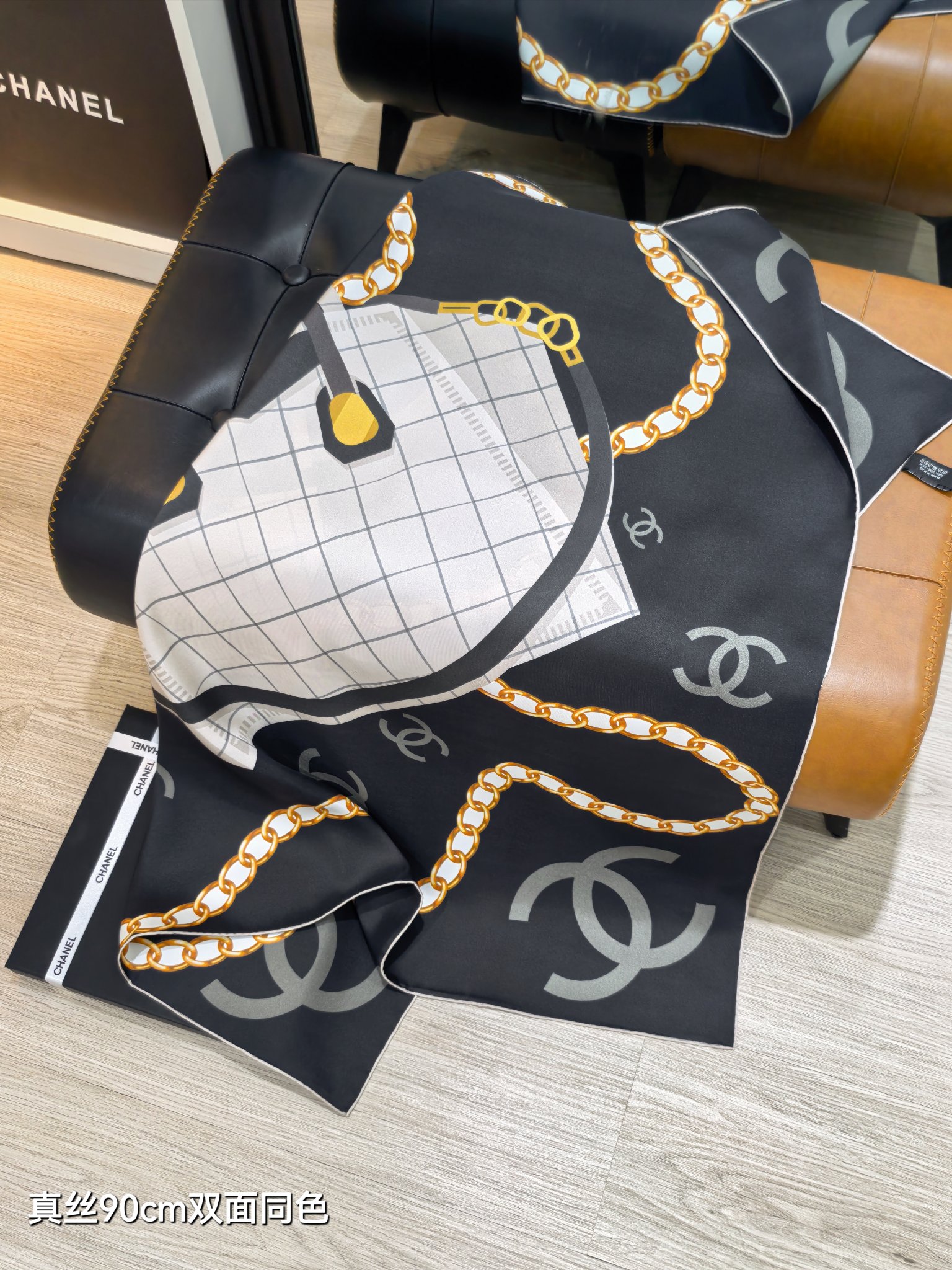 Chanel鏈條包圖騰絲巾女 一比一高級感圍巾 原單百搭大方巾| 13 Chanel鏈條包圖騰絲巾女 一比一高級感圍巾 原單百搭大方巾