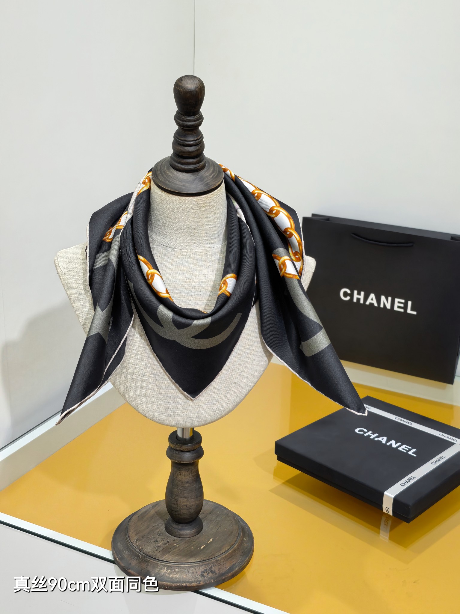 Chanel鏈條包圖騰絲巾女 一比一高級感圍巾 原單百搭大方巾| 8 Chanel鏈條包圖騰絲巾女 一比一高級感圍巾 原單百搭大方巾
