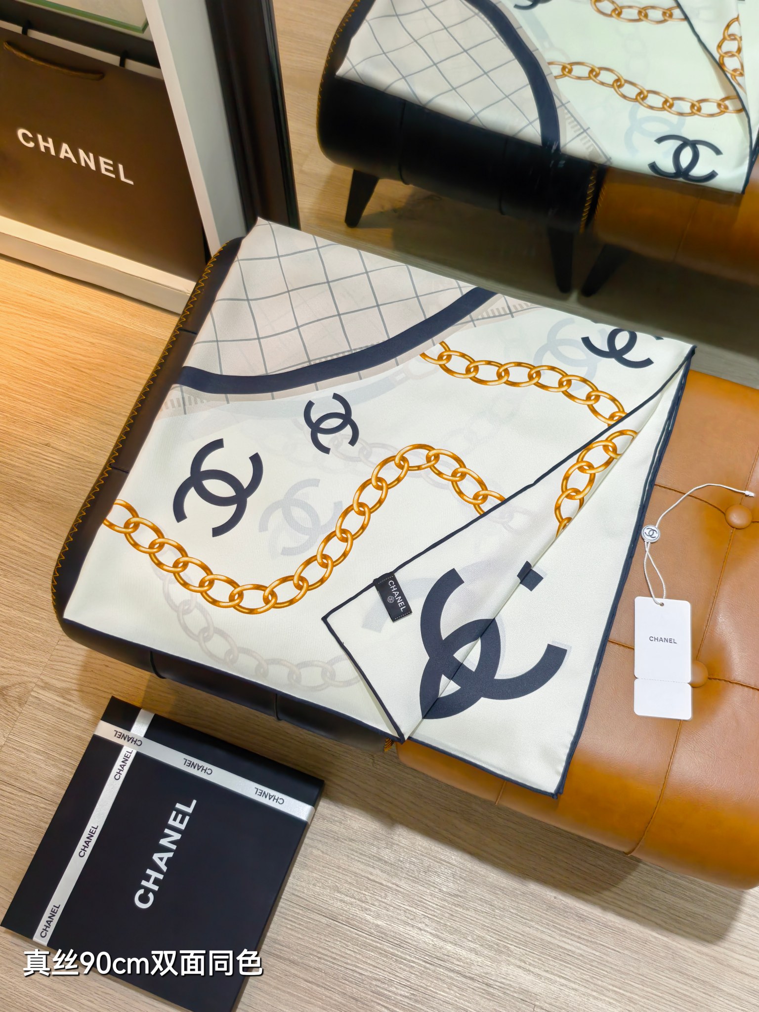 Chanel鏈條包圖騰大方巾女 高仿高級感圍巾 一比一真絲90cm百搭披肩