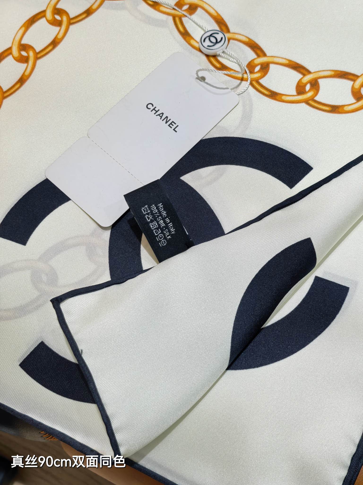 Chanel鏈條包圖騰大方巾女 高仿高級感圍巾 一比一真絲90cm百搭披肩