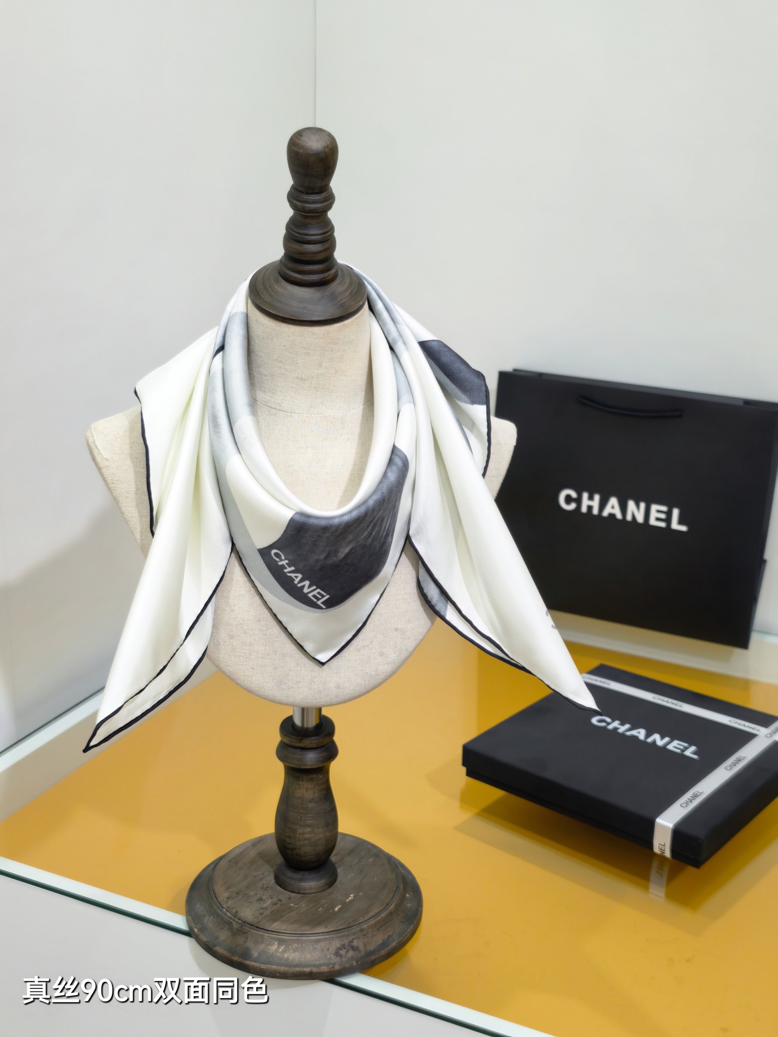 Chanel抽象圖騰雙面絲巾女 原單高級設計感圍巾 A貨90cm百搭披肩