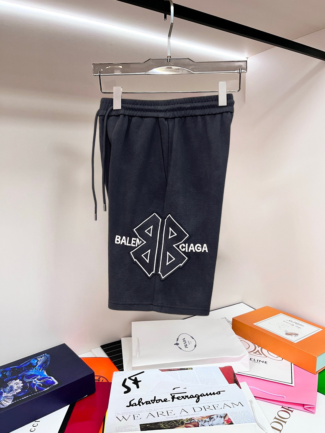 Balenciaga 高仿 男款運動短褲 字母印花寬鬆款 休閒街頭風| 13 Balenciaga 高仿 男款運動短褲 字母印花寬鬆款 休閒街頭風