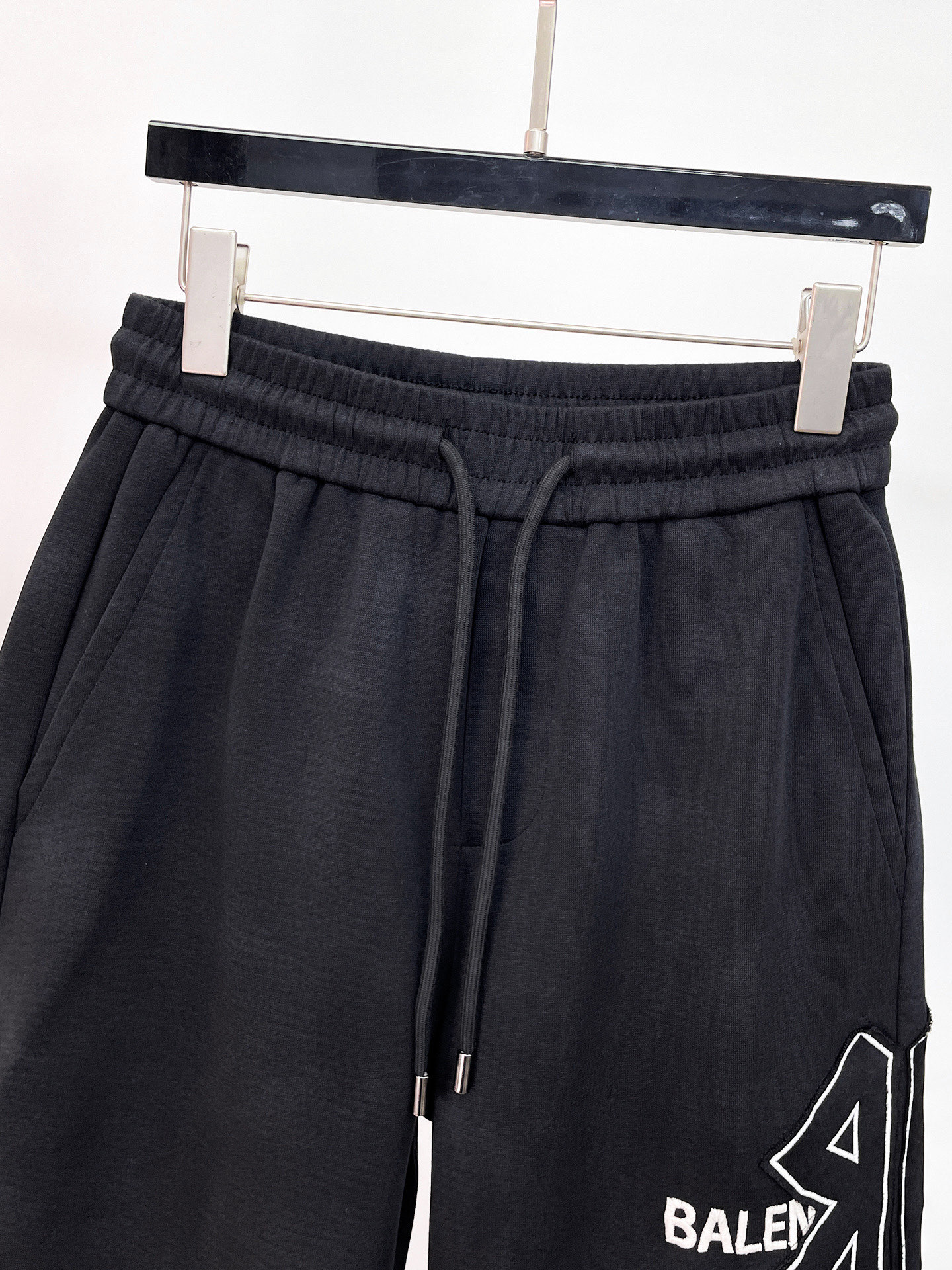 Balenciaga 高仿 男款運動短褲 字母印花寬鬆款 休閒街頭風| 12 Balenciaga 高仿 男款運動短褲 字母印花寬鬆款 休閒街頭風