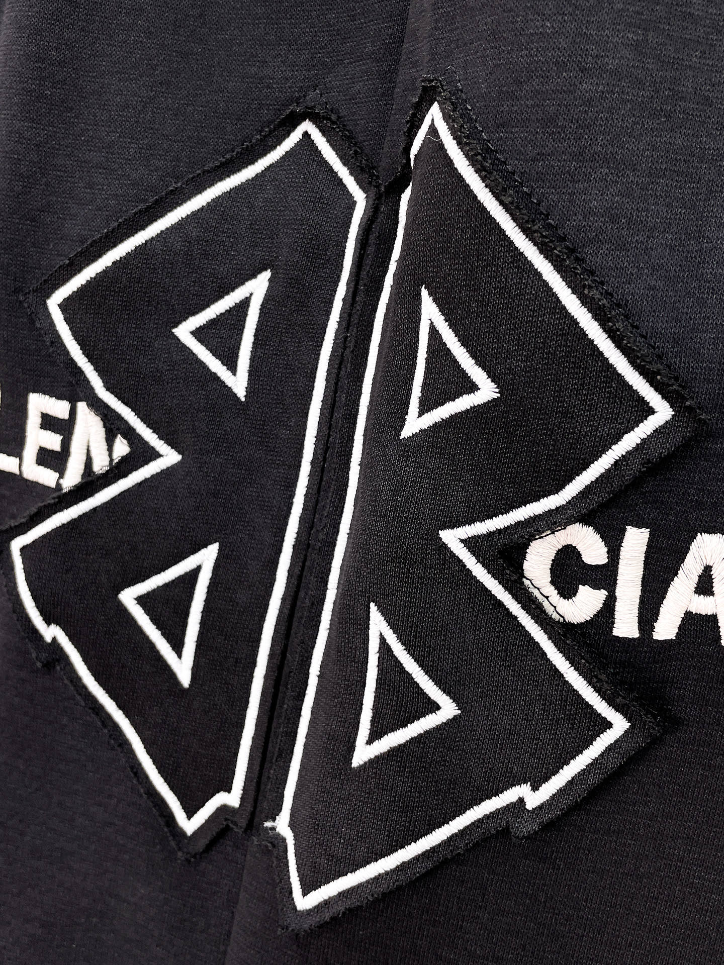 Balenciaga 高仿 男款運動短褲 字母印花寬鬆款 休閒街頭風| 8 Balenciaga 高仿 男款運動短褲 字母印花寬鬆款 休閒街頭風