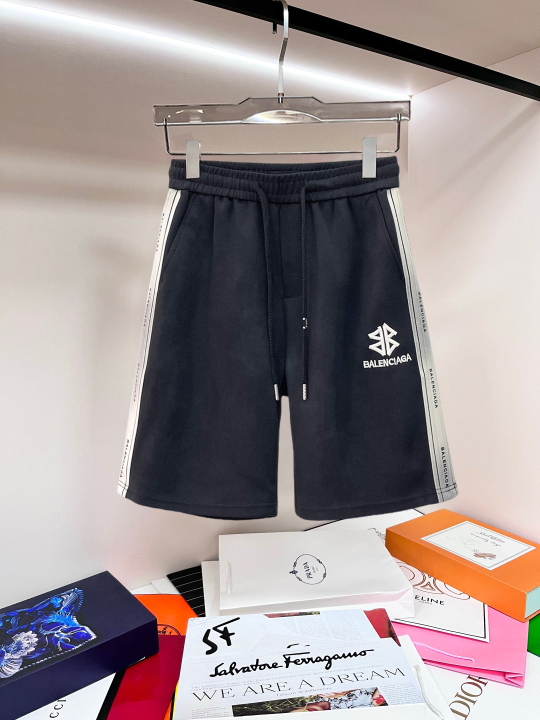 Balenciaga 原單 男款口袋短褲 工裝風設計 多口袋機能款| 3 Balenciaga 原單 男款口袋短褲 工裝風設計 多口袋機能款