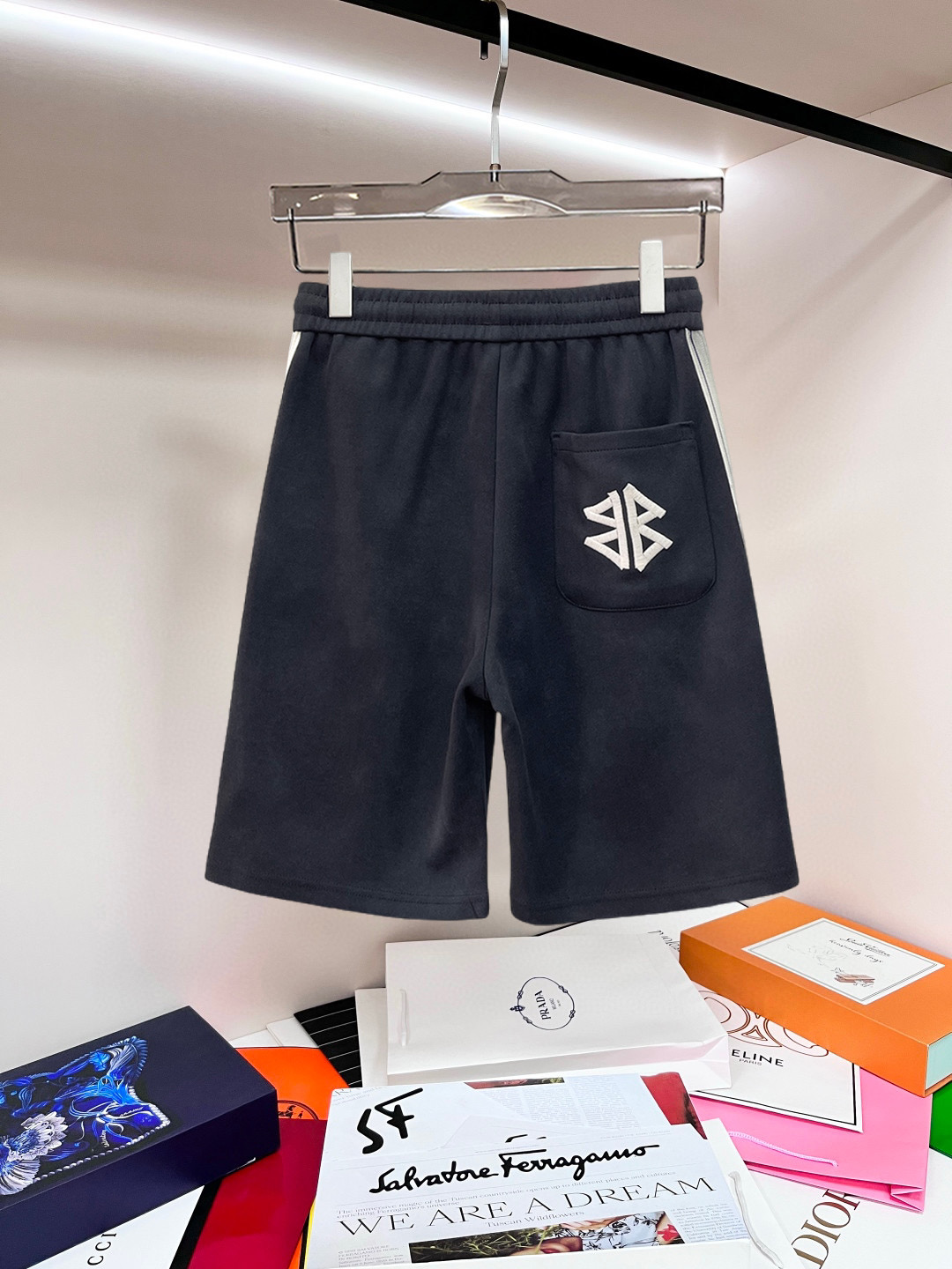 Balenciaga 原單 男款口袋短褲 工裝風設計 多口袋機能款| 15 Balenciaga 原單 男款口袋短褲 工裝風設計 多口袋機能款