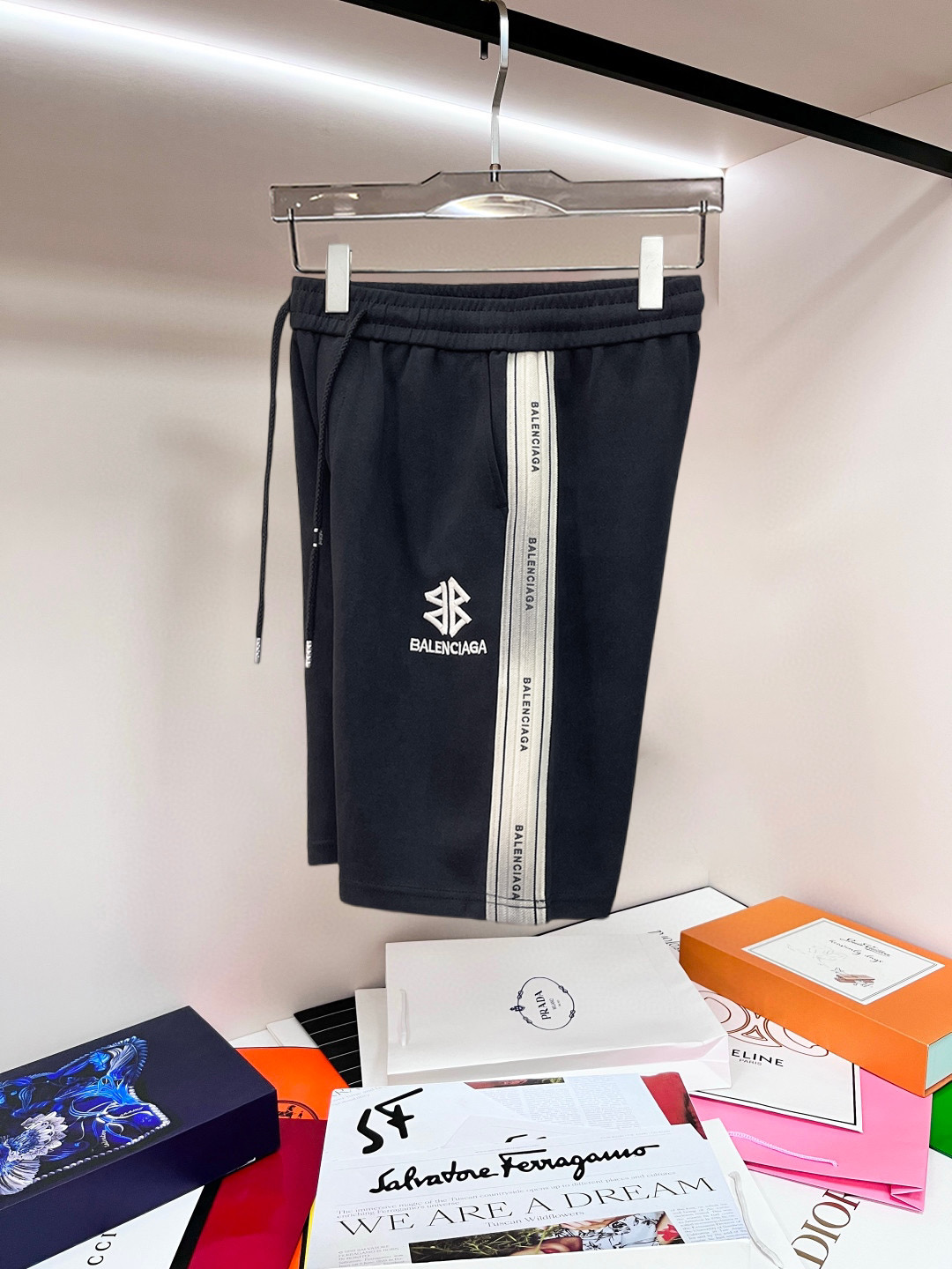 Balenciaga 原單 男款口袋短褲 工裝風設計 多口袋機能款| 13 Balenciaga 原單 男款口袋短褲 工裝風設計 多口袋機能款