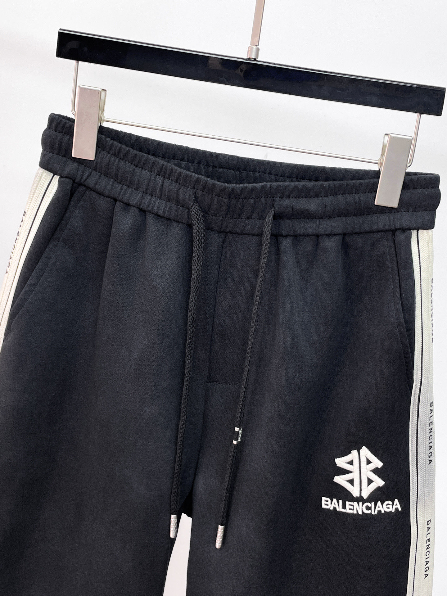 Balenciaga 原單 男款口袋短褲 工裝風設計 多口袋機能款| 12 Balenciaga 原單 男款口袋短褲 工裝風設計 多口袋機能款