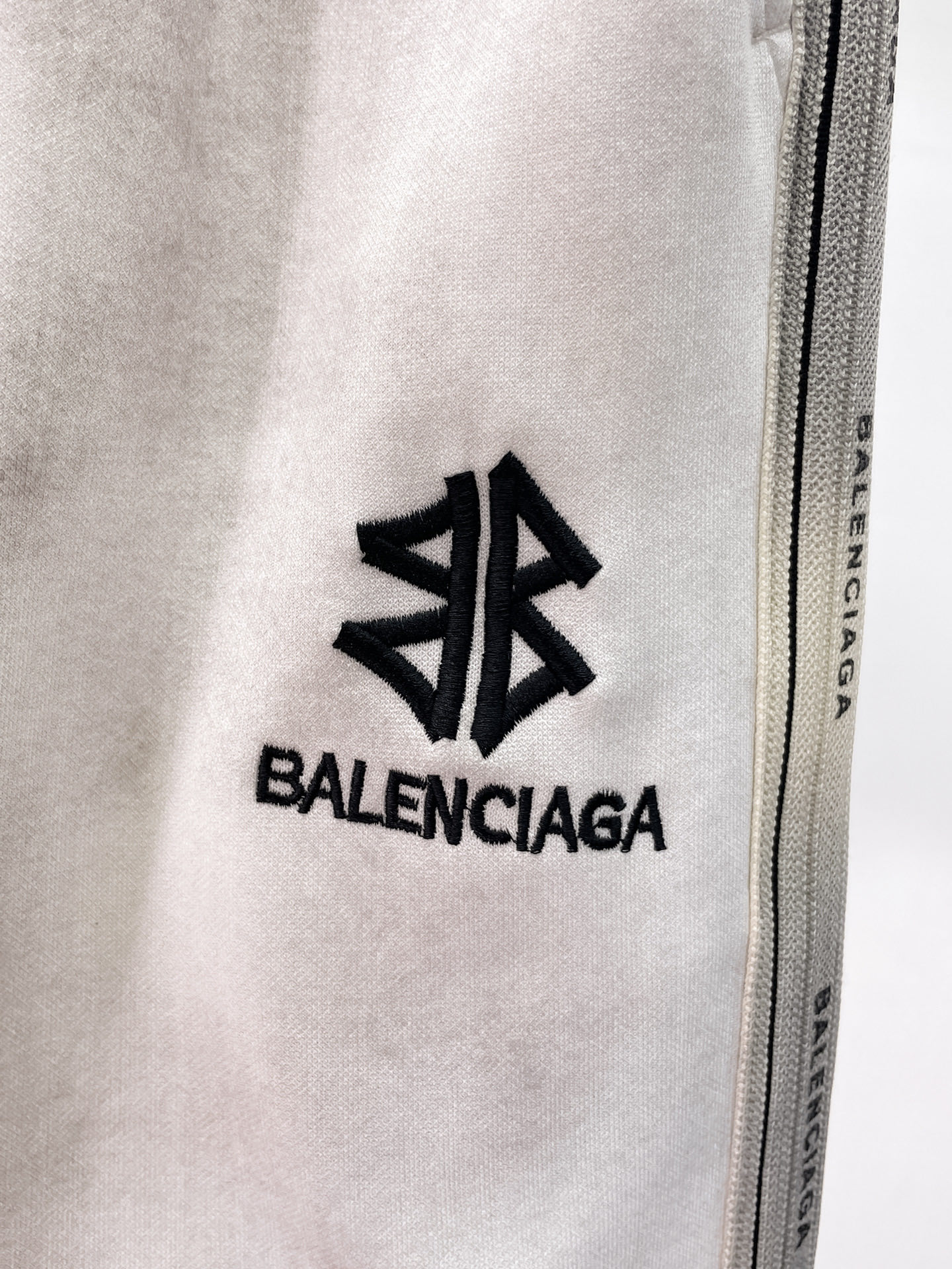 Balenciaga A貨 男款運動短褲 側條紋設計 寬鬆百搭款| 15 Balenciaga A貨 男款運動短褲 側條紋設計 寬鬆百搭款