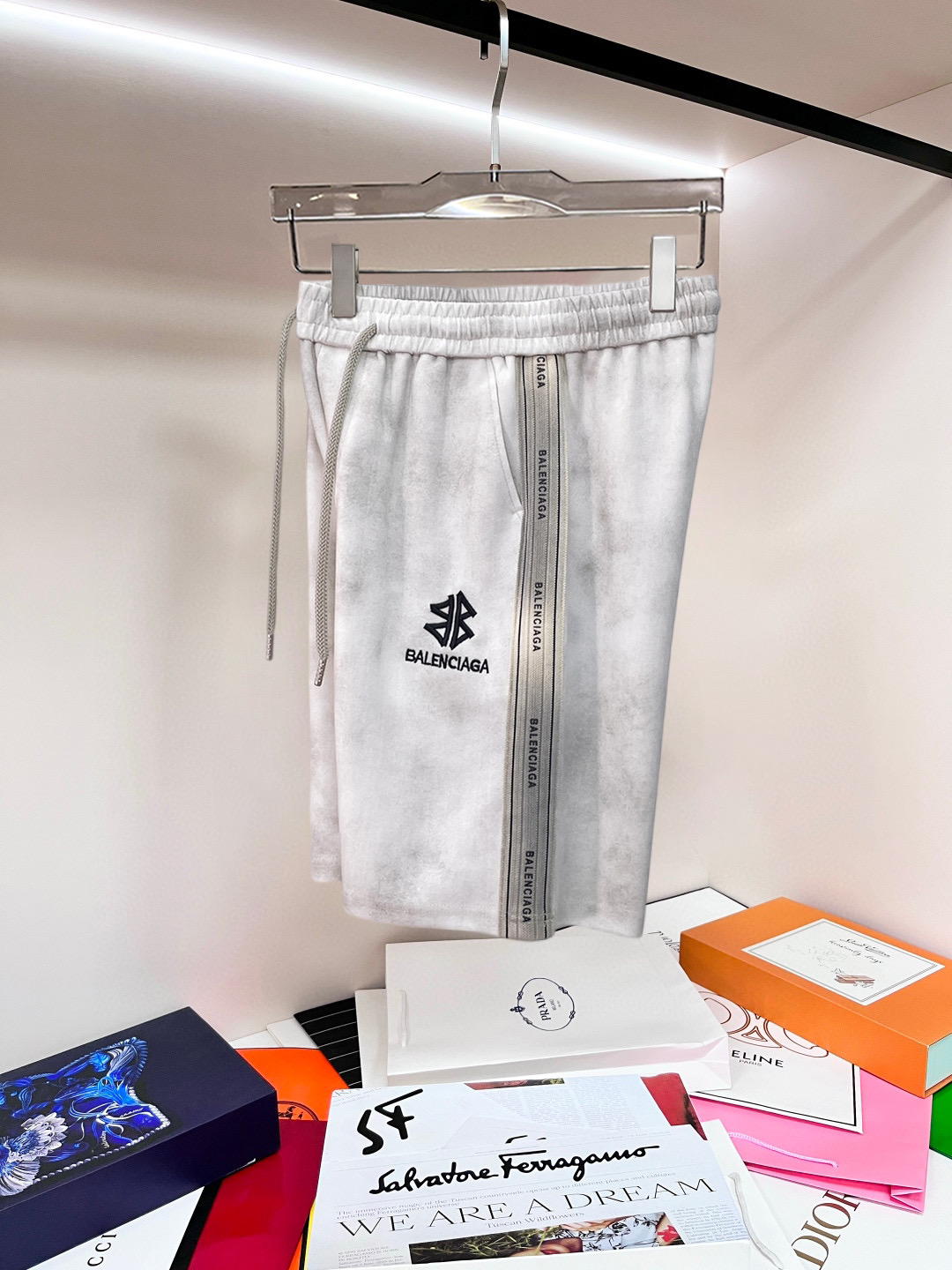 Balenciaga A貨 男款運動短褲 側條紋設計 寬鬆百搭款| 13 Balenciaga A貨 男款運動短褲 側條紋設計 寬鬆百搭款