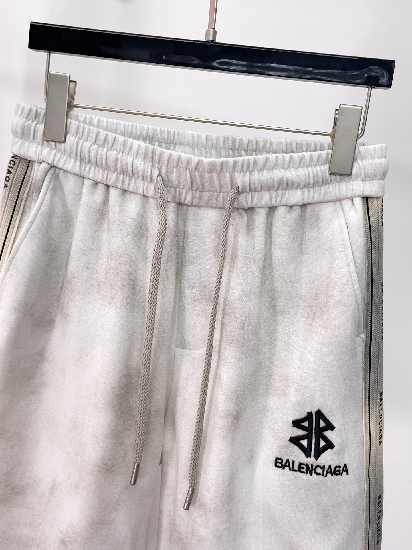 Balenciaga A貨 男款運動短褲 側條紋設計 寬鬆百搭款| 12 Balenciaga A貨 男款運動短褲 側條紋設計 寬鬆百搭款