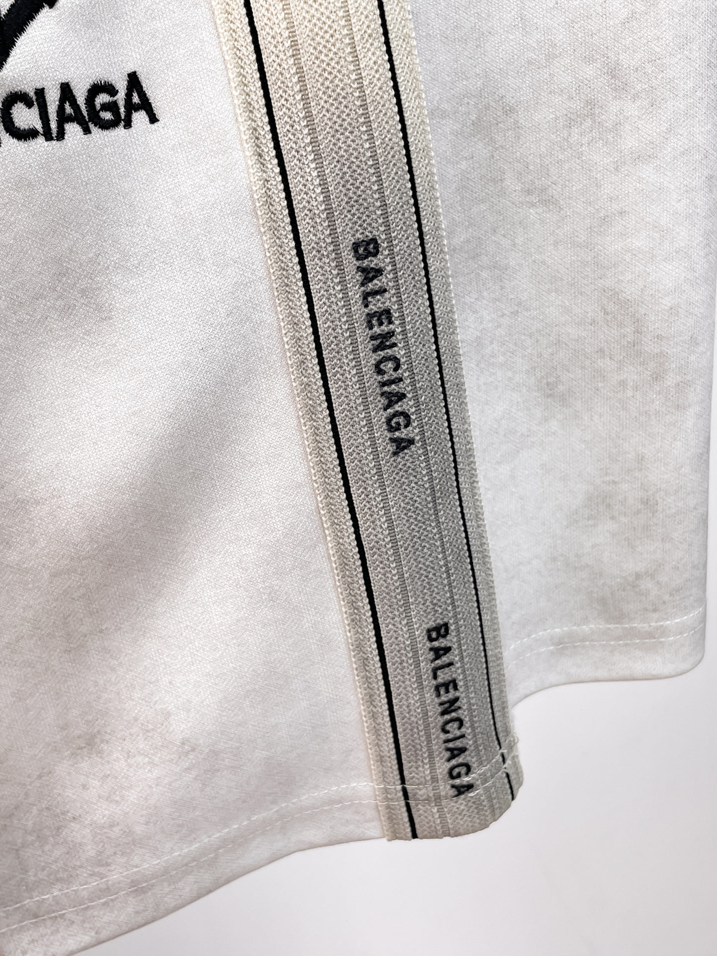 Balenciaga A貨 男款運動短褲 側條紋設計 寬鬆百搭款| 11 Balenciaga A貨 男款運動短褲 側條紋設計 寬鬆百搭款