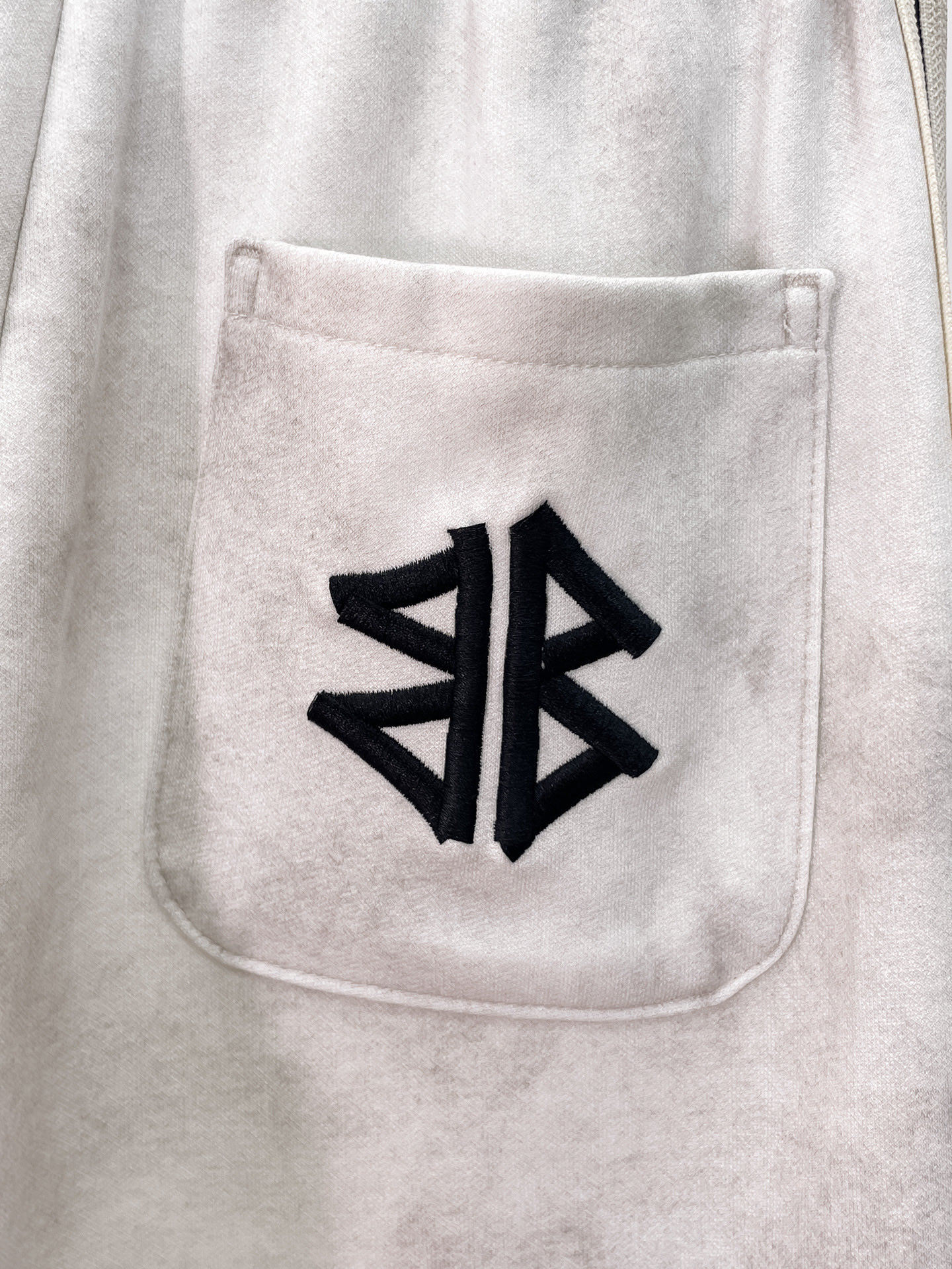 Balenciaga A貨 男款運動短褲 側條紋設計 寬鬆百搭款| 10 Balenciaga A貨 男款運動短褲 側條紋設計 寬鬆百搭款