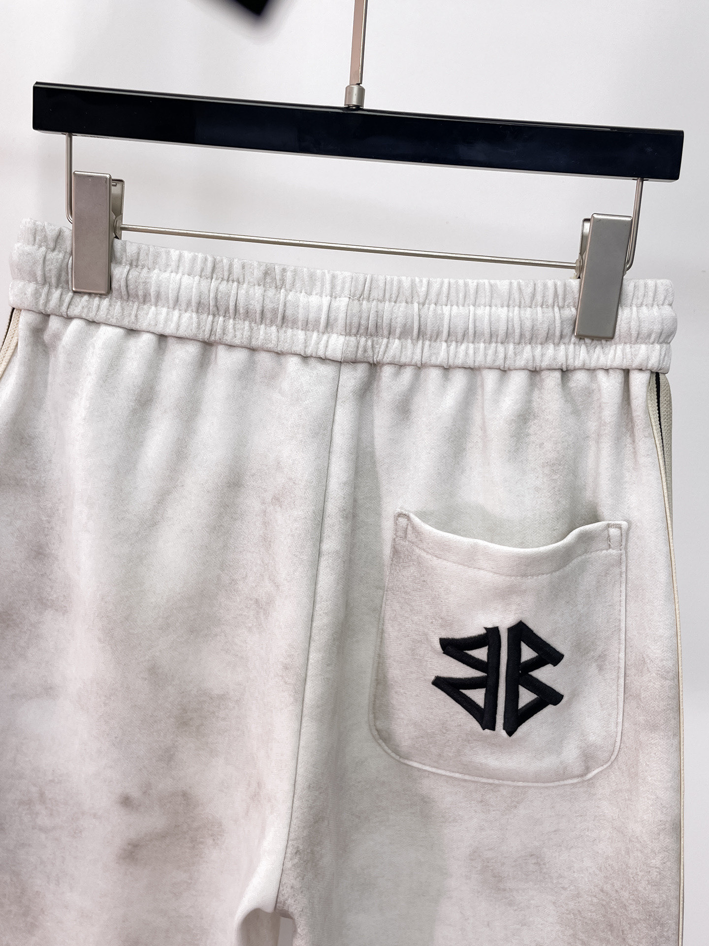 Balenciaga A貨 男款運動短褲 側條紋設計 寬鬆百搭款| 7 Balenciaga A貨 男款運動短褲 側條紋設計 寬鬆百搭款