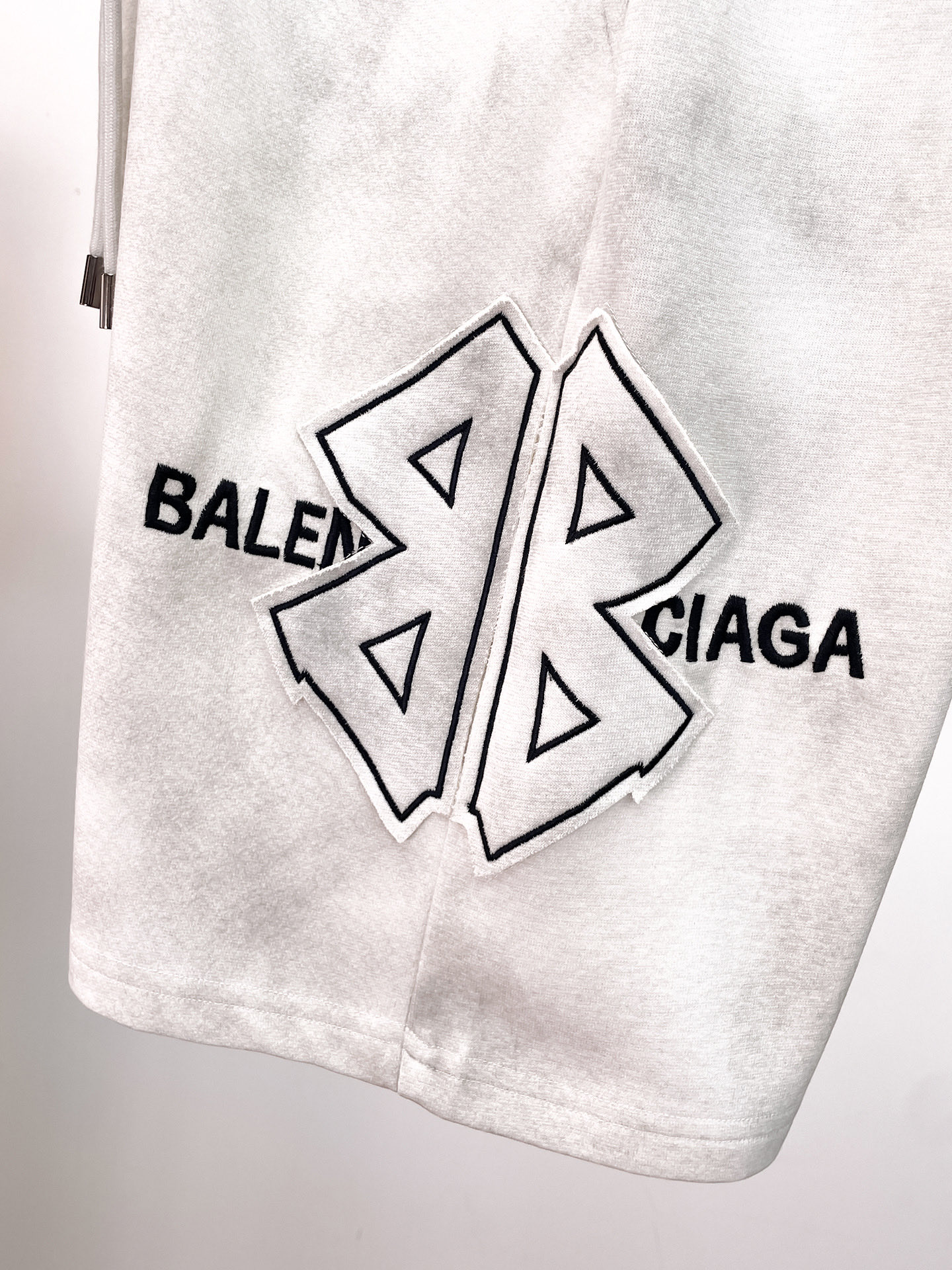Balenciaga 高仿 男款短褲 雲紋水洗設計 寬鬆休閒百搭款