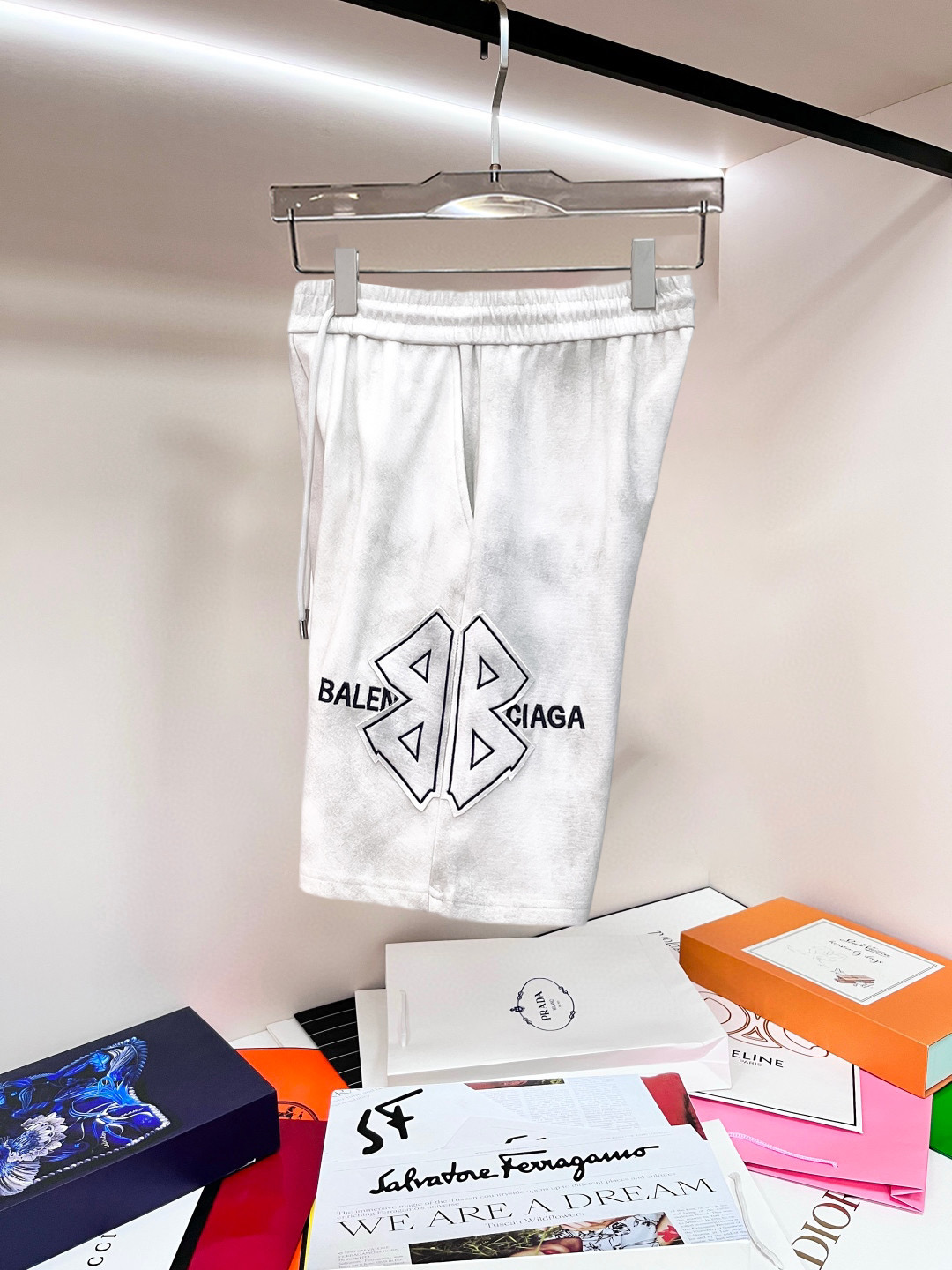 Balenciaga 高仿 男款短褲 雲紋水洗設計 寬鬆休閒百搭款