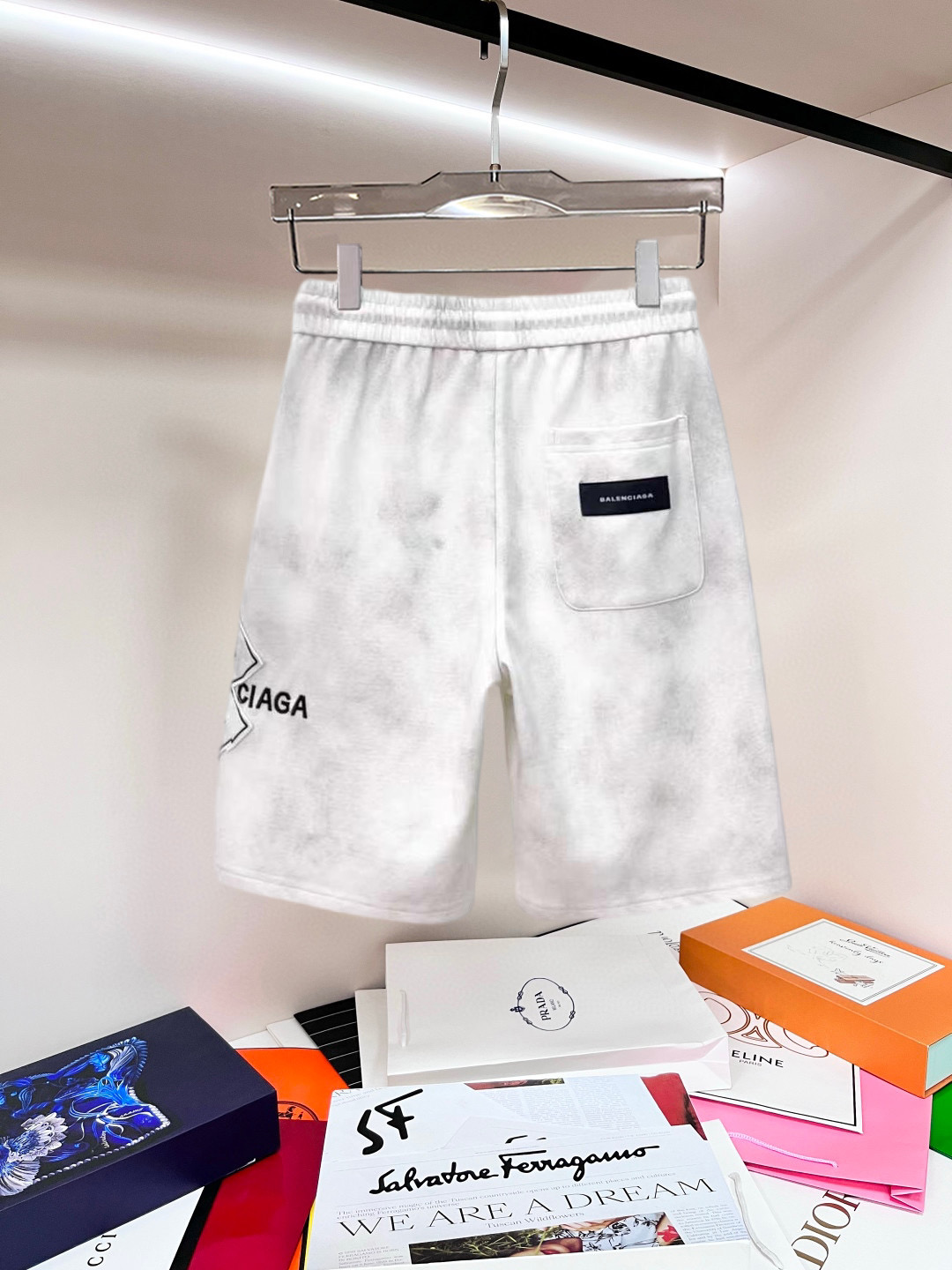 Balenciaga 高仿 男款短褲 雲紋水洗設計 寬鬆休閒百搭款