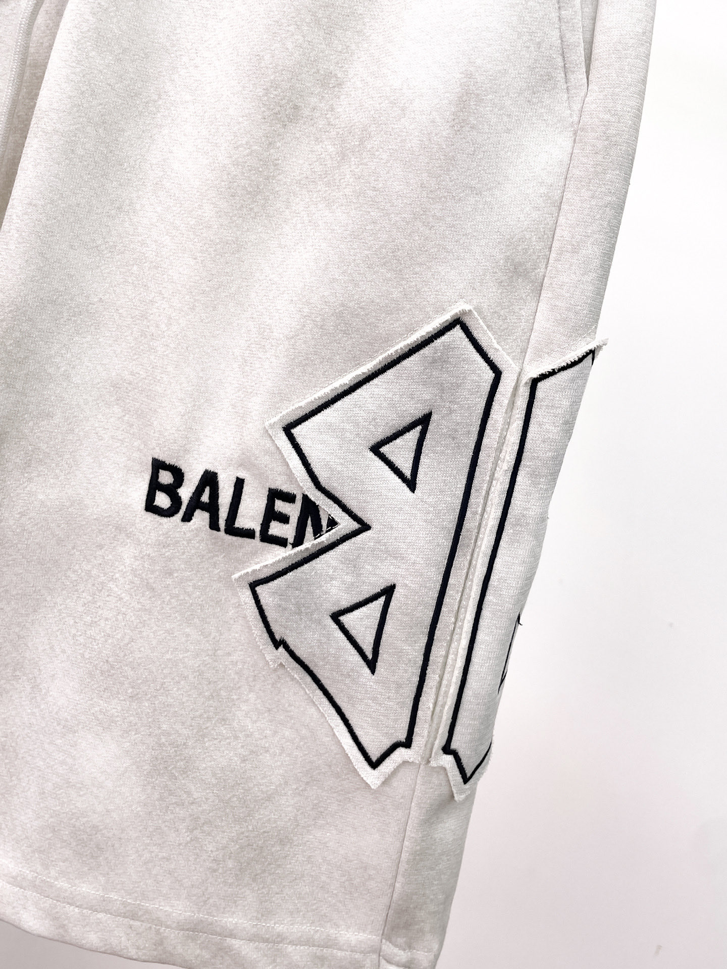 Balenciaga 高仿 男款短褲 雲紋水洗設計 寬鬆休閒百搭款