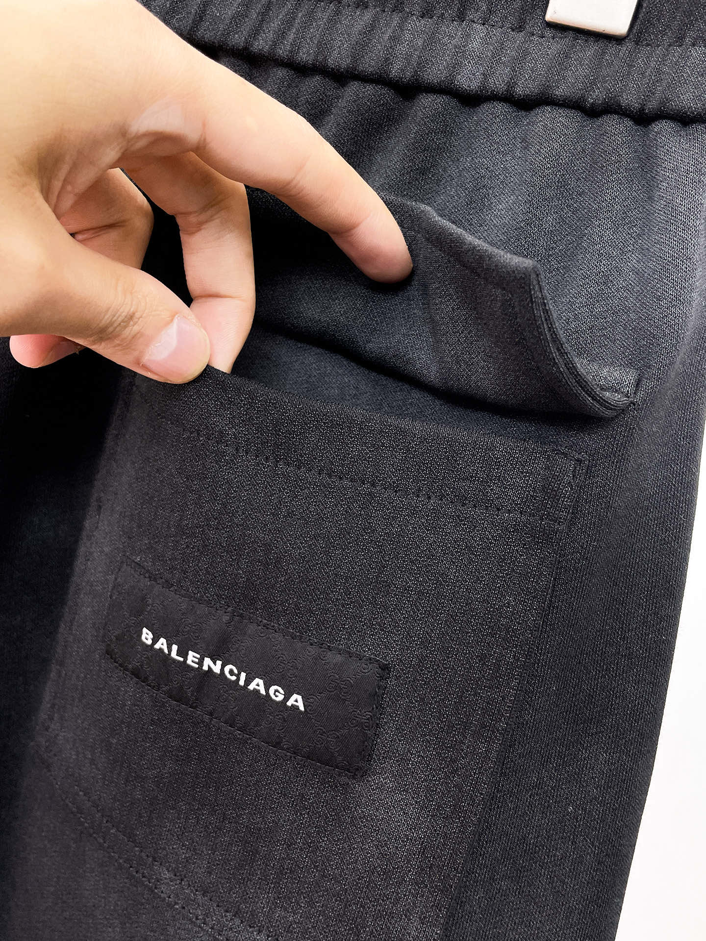 Balenciaga 復刻 男款工裝短褲 雙口袋設計 寬鬆機能風| 19 Balenciaga 復刻 男款工裝短褲 雙口袋設計 寬鬆機能風