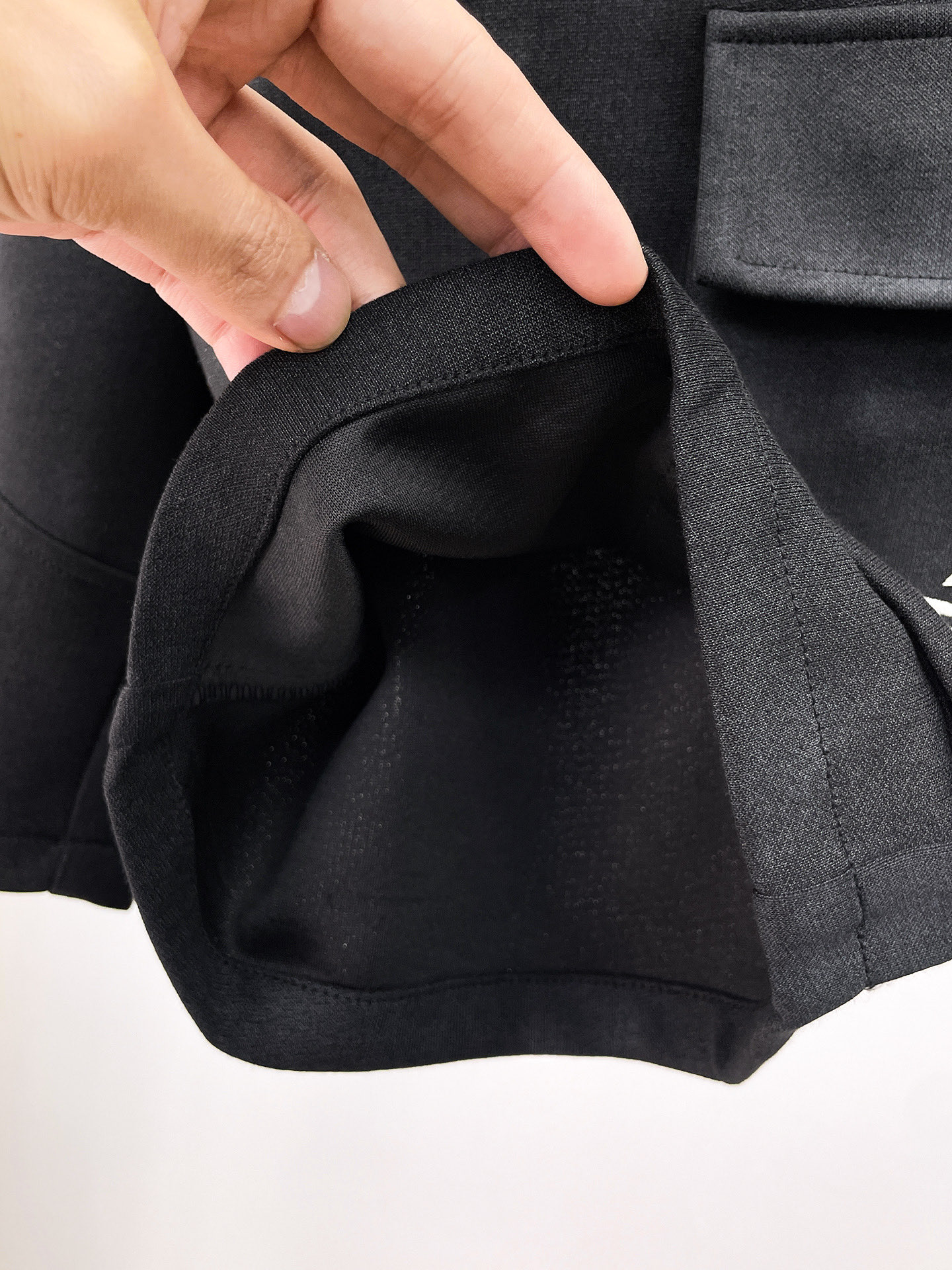 Balenciaga 復刻 男款工裝短褲 雙口袋設計 寬鬆機能風| 16 Balenciaga 復刻 男款工裝短褲 雙口袋設計 寬鬆機能風