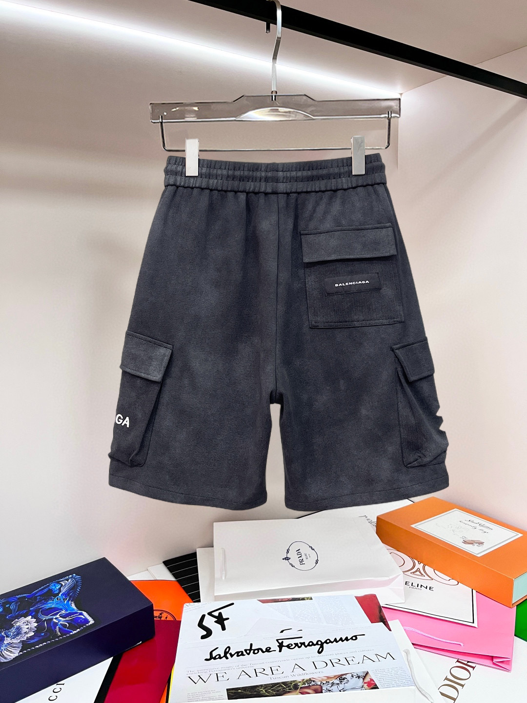 Balenciaga 復刻 男款工裝短褲 雙口袋設計 寬鬆機能風| 13 Balenciaga 復刻 男款工裝短褲 雙口袋設計 寬鬆機能風