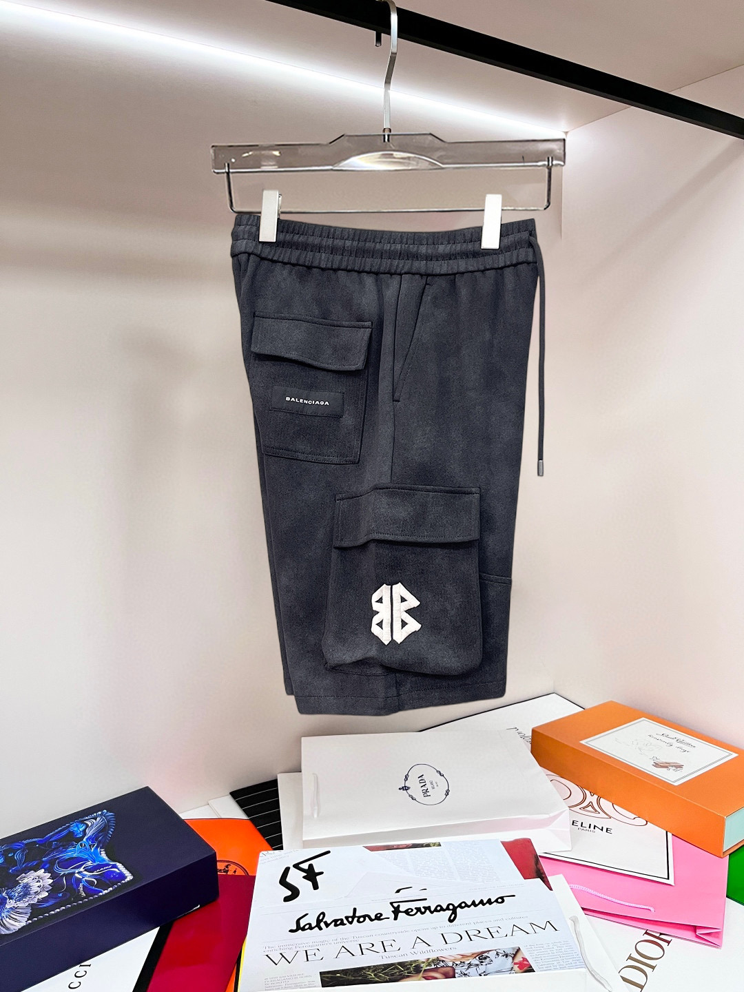 Balenciaga 復刻 男款工裝短褲 雙口袋設計 寬鬆機能風| 14 Balenciaga 復刻 男款工裝短褲 雙口袋設計 寬鬆機能風