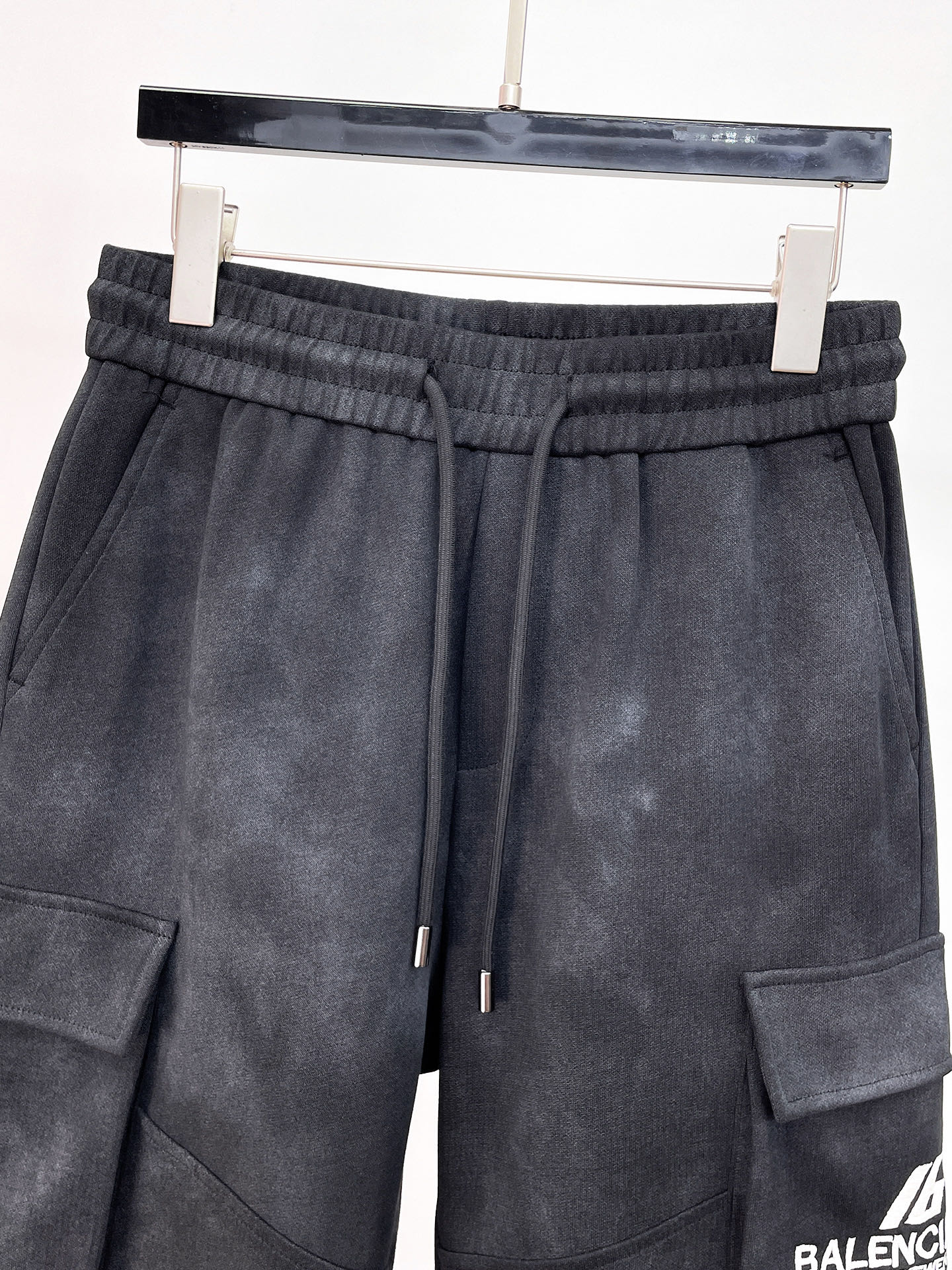 Balenciaga 復刻 男款工裝短褲 雙口袋設計 寬鬆機能風| 10 Balenciaga 復刻 男款工裝短褲 雙口袋設計 寬鬆機能風