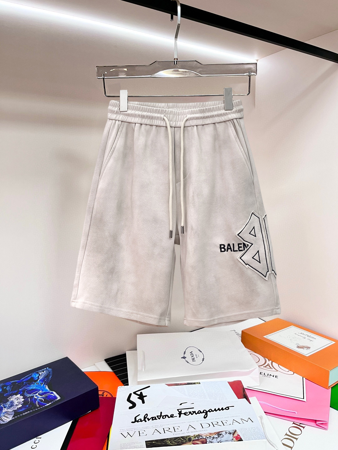Balenciaga 一比一 男款短褲 大字母Logo設計 水洗質感休閒款