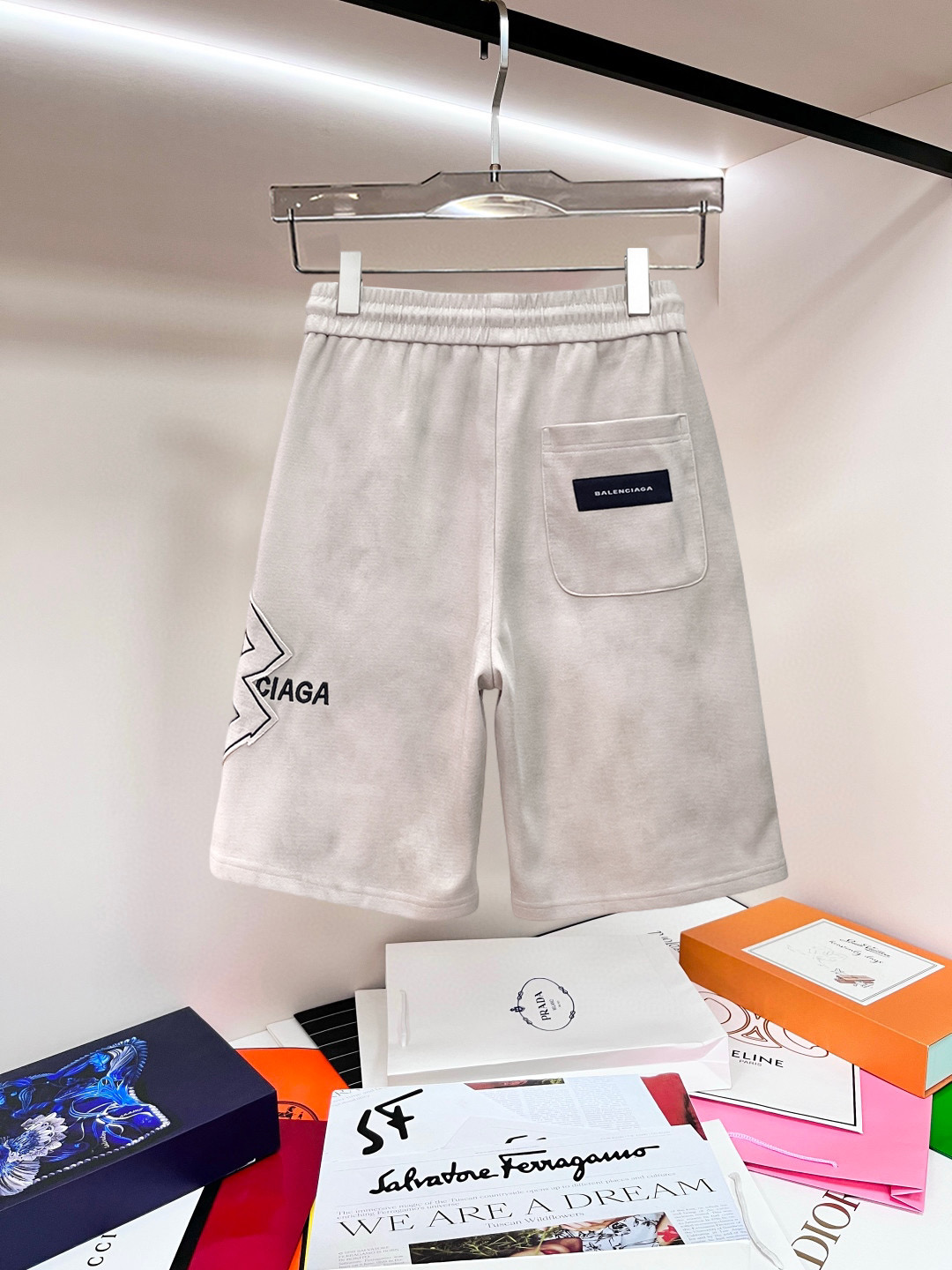 Balenciaga 一比一 男款短褲 大字母Logo設計 水洗質感休閒款| 13 Balenciaga 一比一 男款短褲 大字母Logo設計 水洗質感休閒款