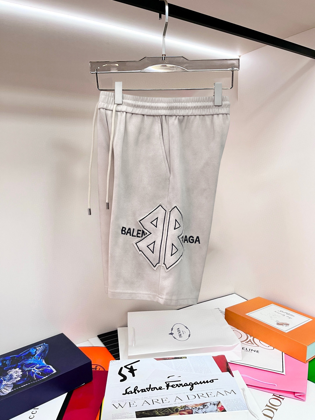 Balenciaga 一比一 男款短褲 大字母Logo設計 水洗質感休閒款| 14 Balenciaga 一比一 男款短褲 大字母Logo設計 水洗質感休閒款