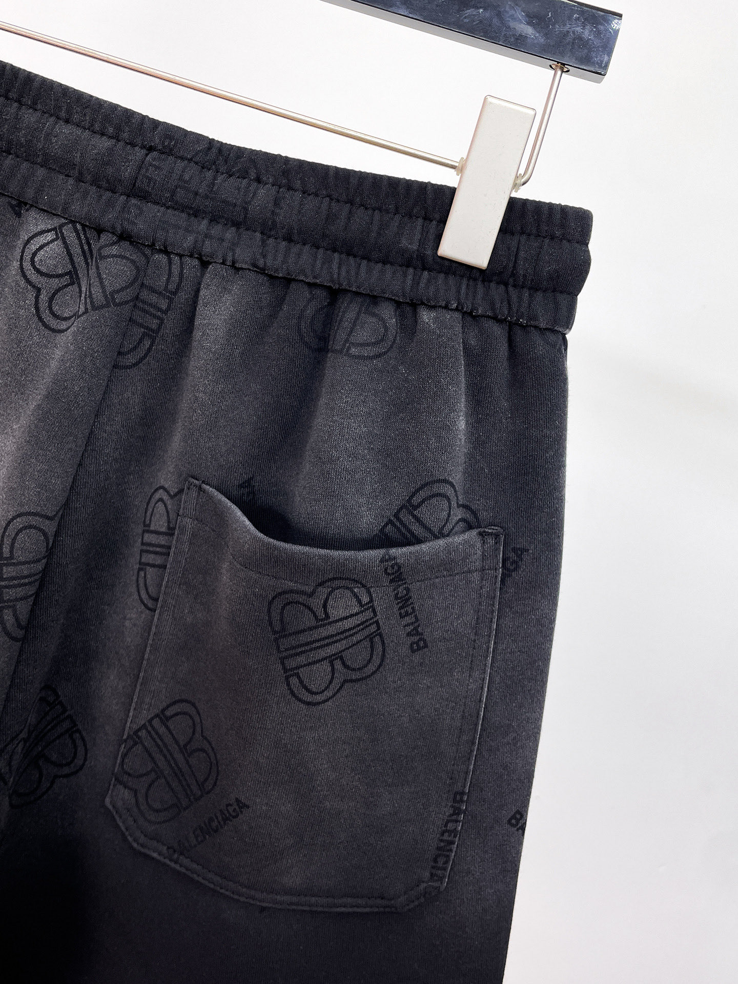 Balenciaga 原單 男款短褲 滿版Logo印花設計 寬鬆潮流款