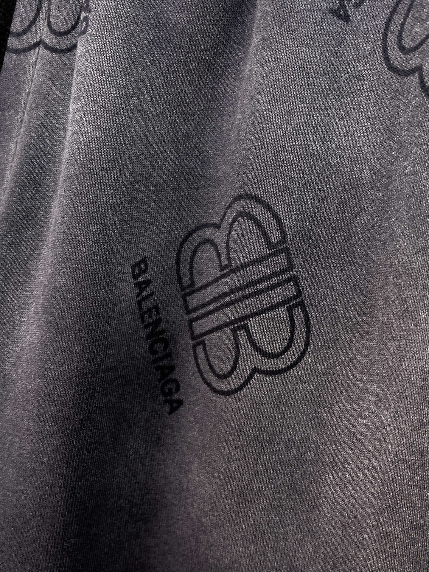 Balenciaga 原單 男款短褲 滿版Logo印花設計 寬鬆潮流款