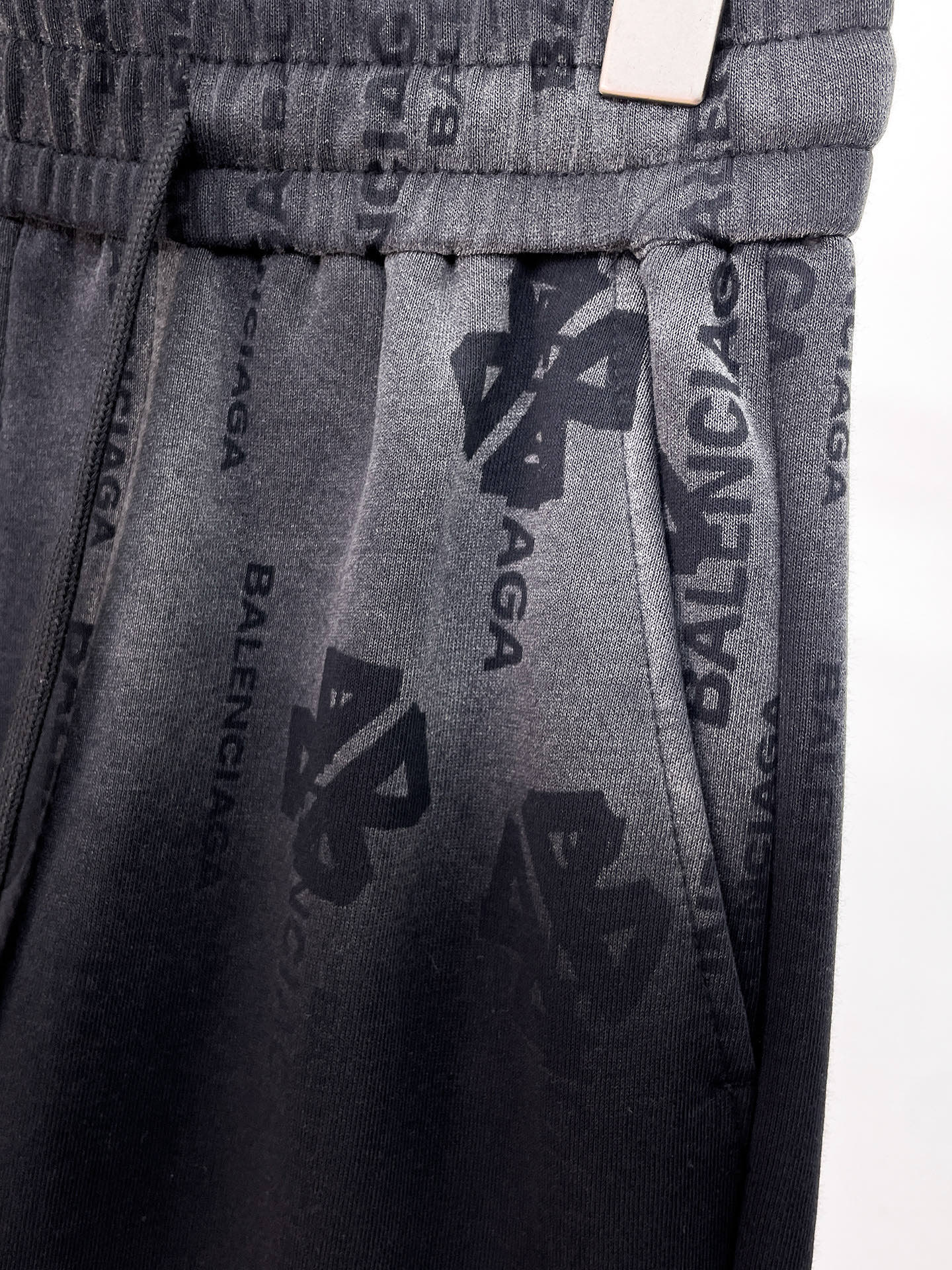 Balenciaga A貨 男款短褲 滿版字母印花 寬鬆街頭風| 15 Balenciaga A貨 男款短褲 滿版字母印花 寬鬆街頭風