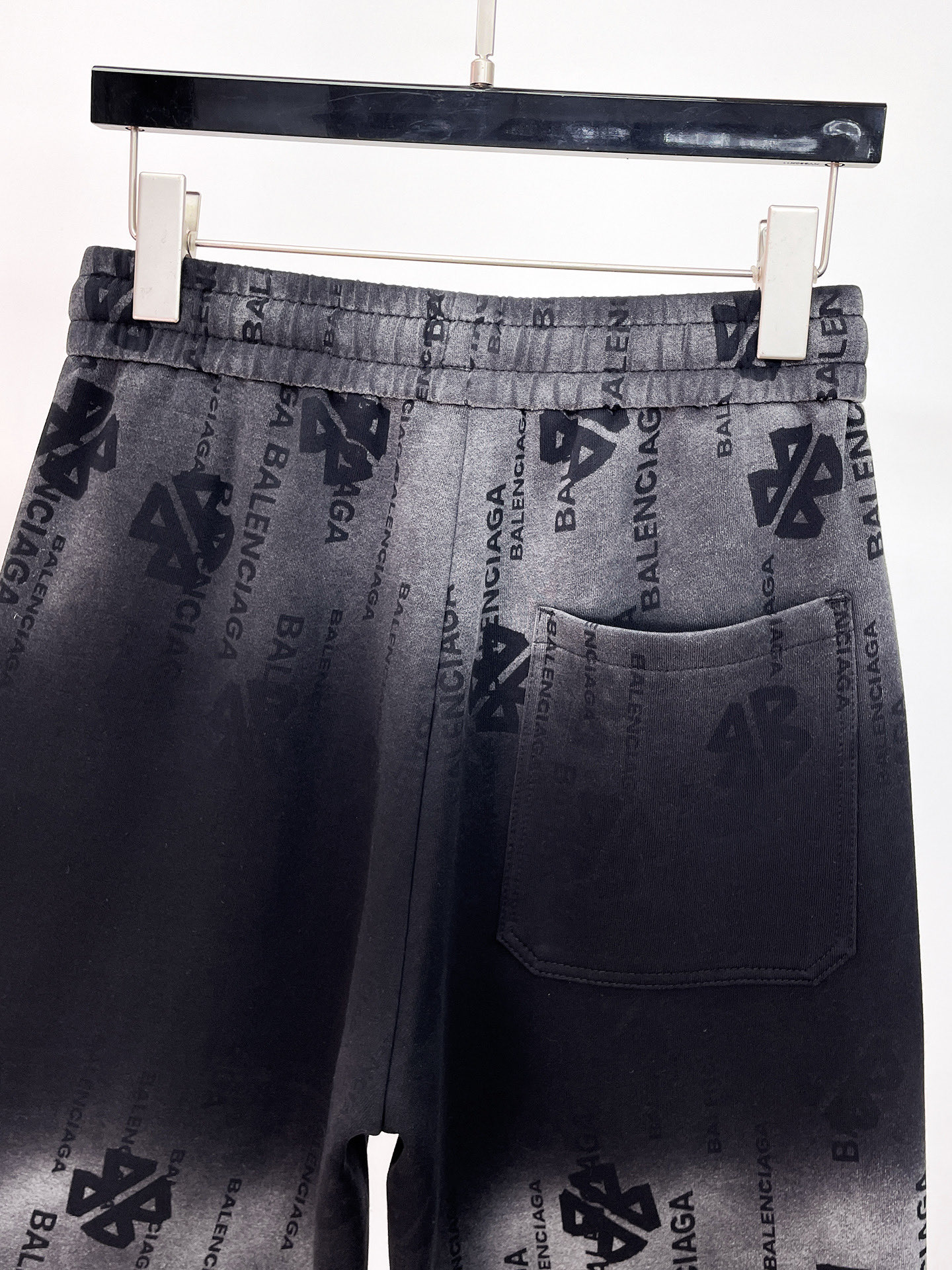 Balenciaga A貨 男款短褲 滿版字母印花 寬鬆街頭風| 12 Balenciaga A貨 男款短褲 滿版字母印花 寬鬆街頭風