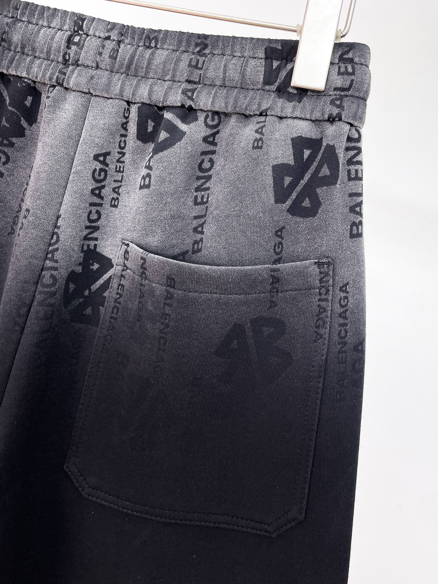 Balenciaga A貨 男款短褲 滿版字母印花 寬鬆街頭風| 10 Balenciaga A貨 男款短褲 滿版字母印花 寬鬆街頭風