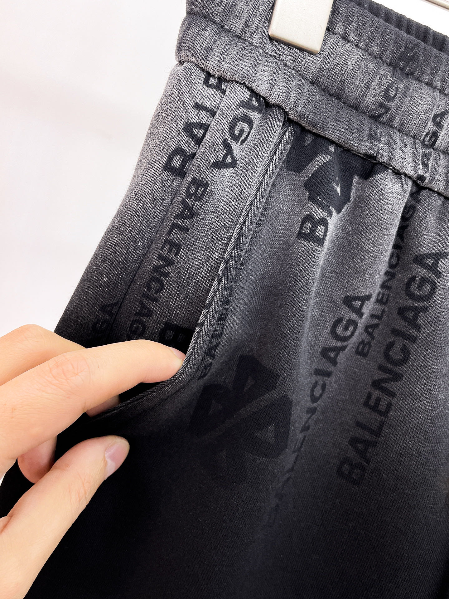 Balenciaga A貨 男款短褲 滿版字母印花 寬鬆街頭風| 9 Balenciaga A貨 男款短褲 滿版字母印花 寬鬆街頭風