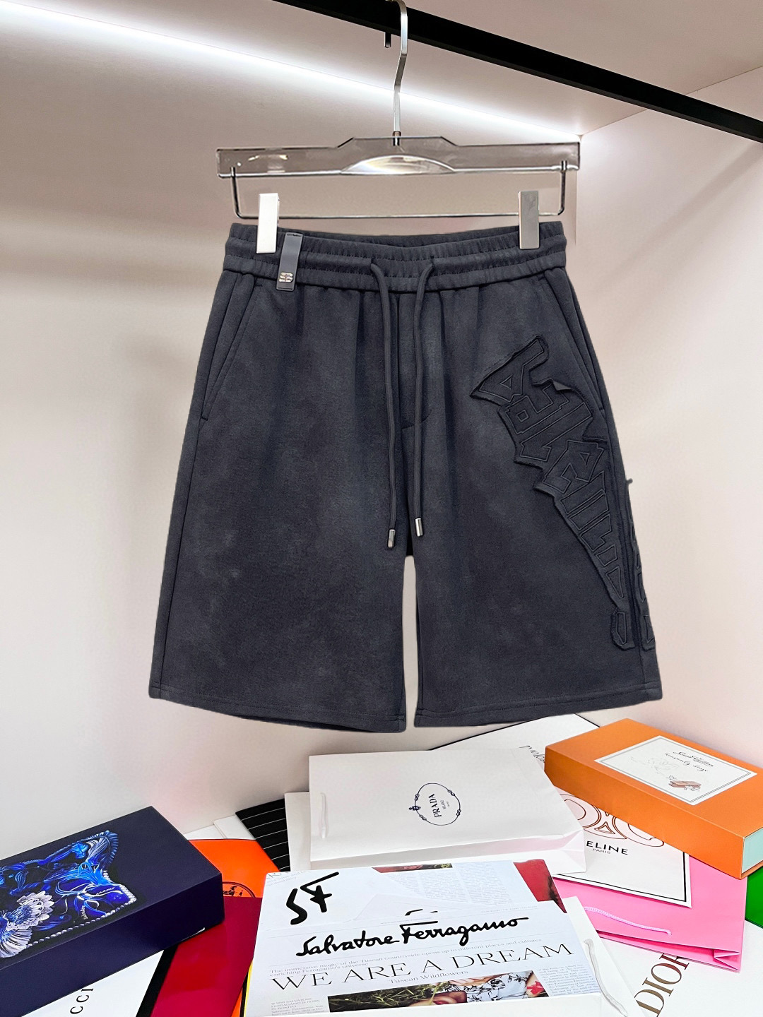 Balenciaga 高仿 男款短褲 立體字母刺繡設計 寬鬆百搭款| 3 Balenciaga 高仿 男款短褲 立體字母刺繡設計 寬鬆百搭款