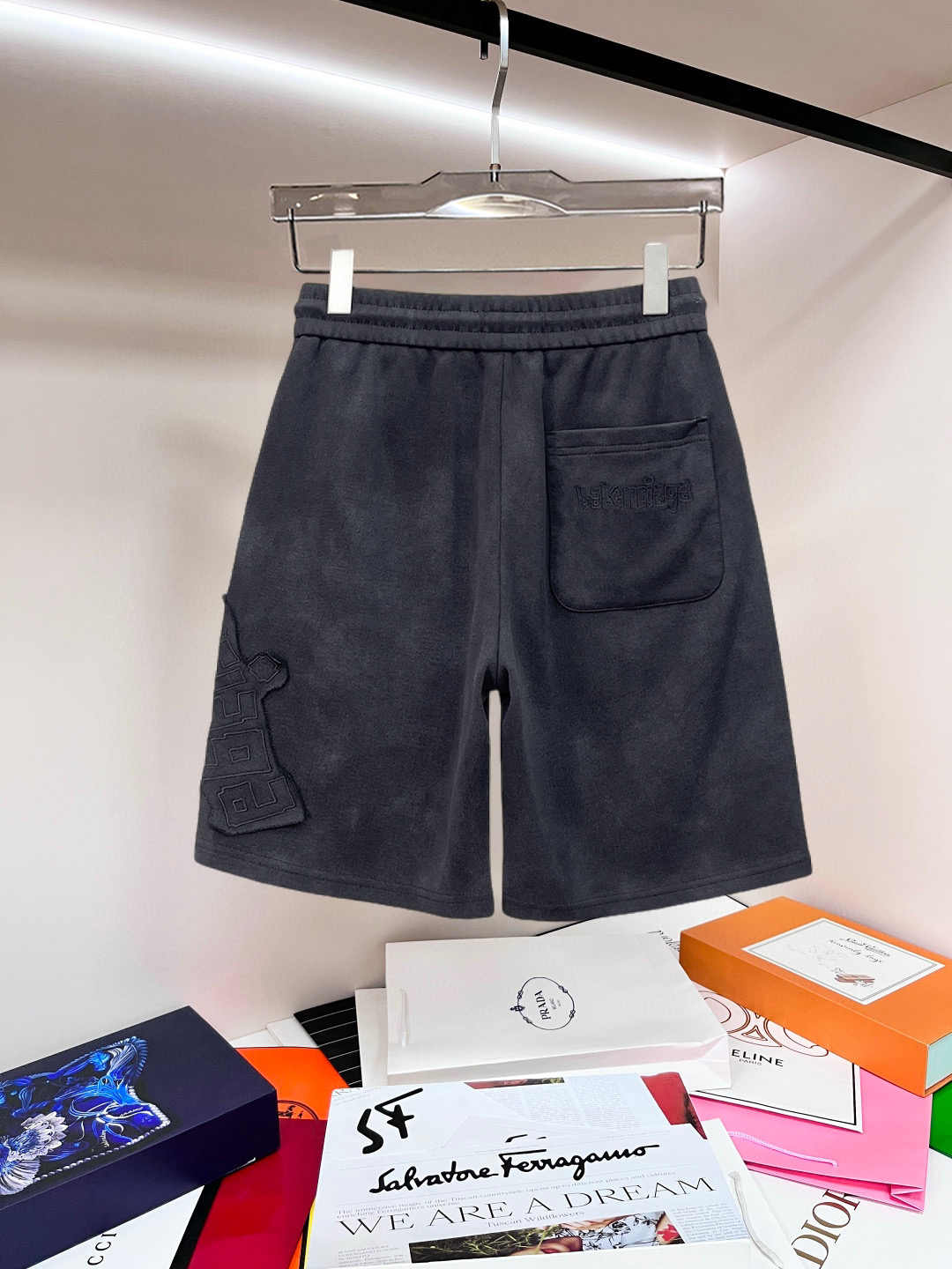 Balenciaga 高仿 男款短褲 立體字母刺繡設計 寬鬆百搭款| 13 Balenciaga 高仿 男款短褲 立體字母刺繡設計 寬鬆百搭款