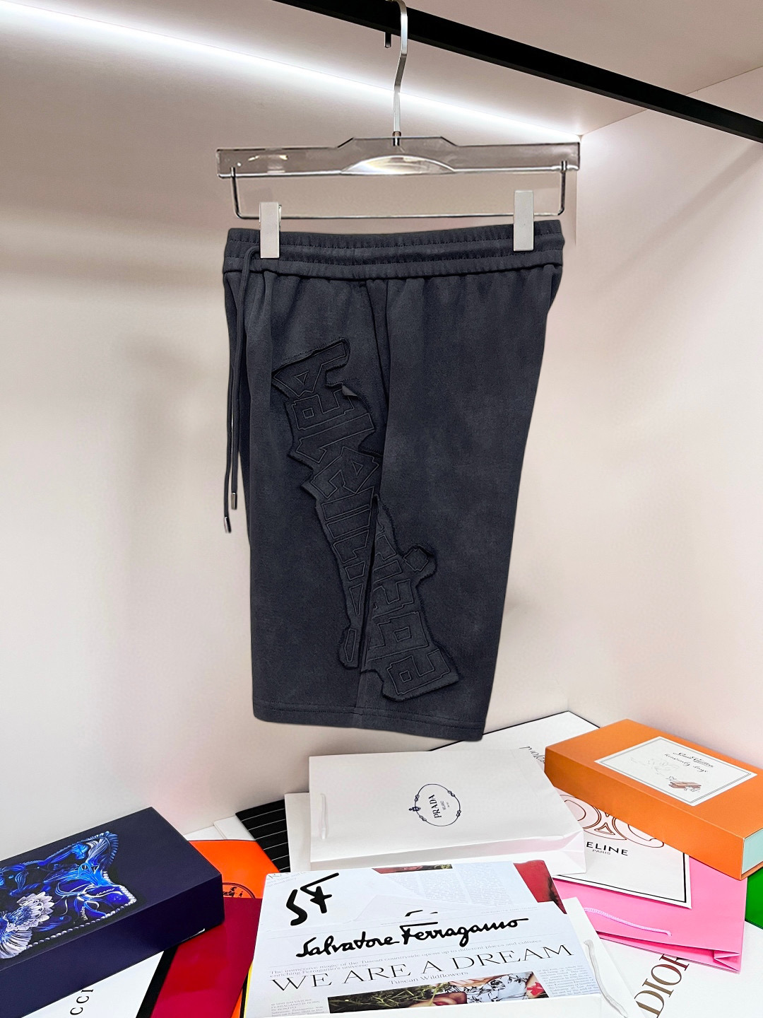 Balenciaga 高仿 男款短褲 立體字母刺繡設計 寬鬆百搭款| 12 Balenciaga 高仿 男款短褲 立體字母刺繡設計 寬鬆百搭款