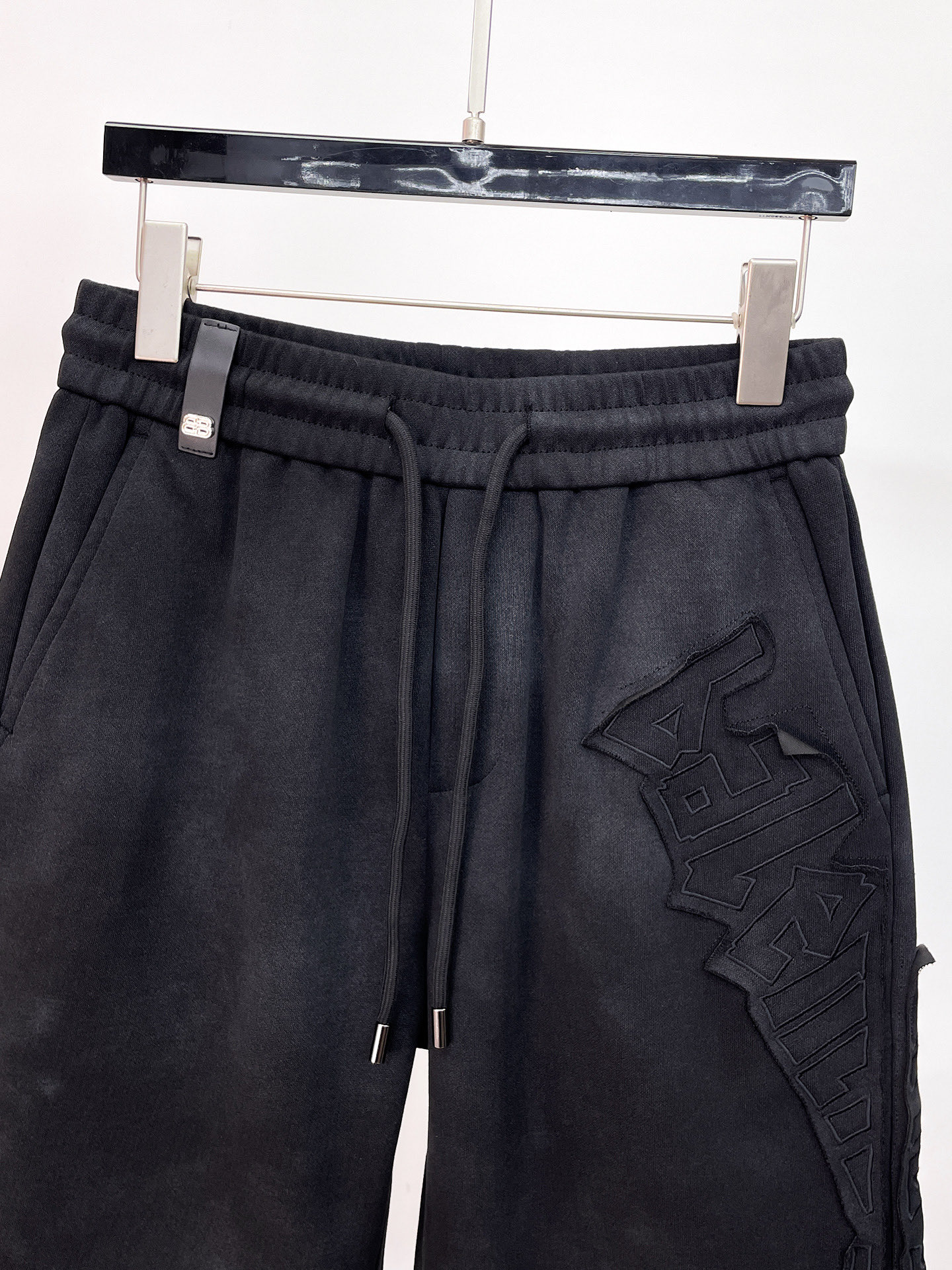 Balenciaga 高仿 男款短褲 立體字母刺繡設計 寬鬆百搭款| 11 Balenciaga 高仿 男款短褲 立體字母刺繡設計 寬鬆百搭款