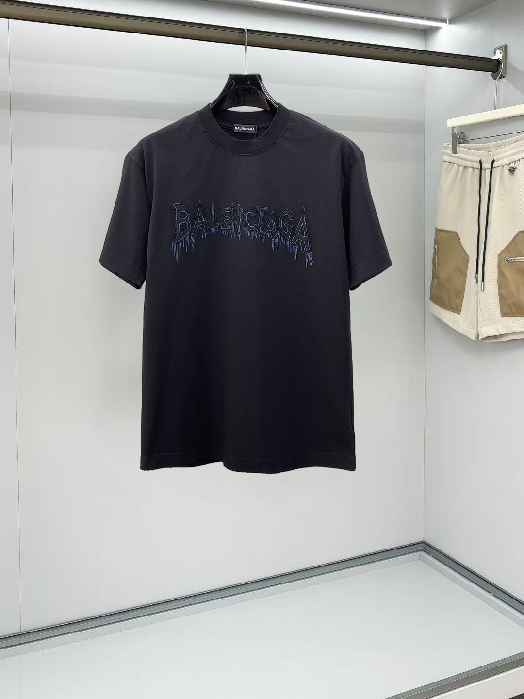 Balenciaga 一比一 男款短袖T恤 滴墨字母印花 潮流街頭風| 3 Balenciaga 一比一 男款短袖T恤 滴墨字母印花 潮流街頭風