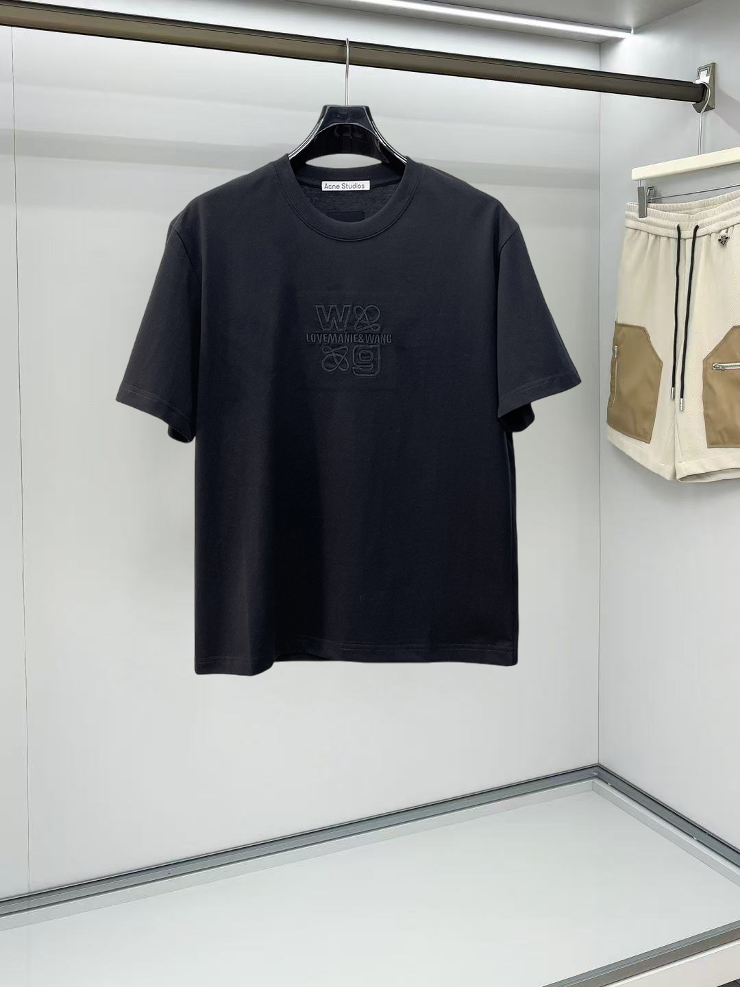 Balenciaga 高仿 男款短袖T恤 立體Logo壓紋 極簡風格款| 3 Balenciaga 高仿 男款短袖T恤 立體Logo壓紋 極簡風格款