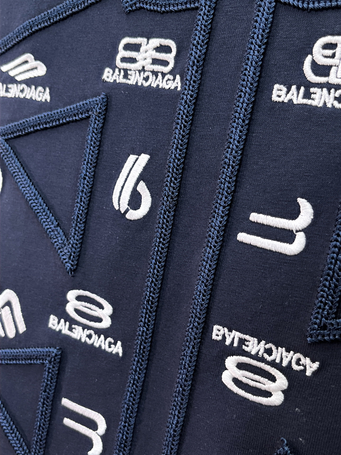 Balenciaga 一比一 男款短袖T恤 純色壓紋Logo設計 簡約百搭款| 11 Balenciaga 一比一 男款短袖T恤 純色壓紋Logo設計 簡約百搭款