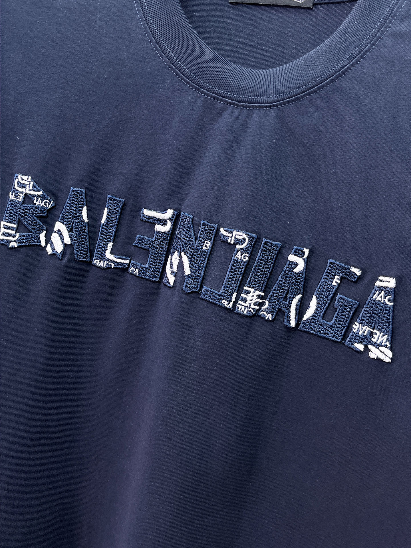 Balenciaga 一比一 男款短袖T恤 純色壓紋Logo設計 簡約百搭款| 9 Balenciaga 一比一 男款短袖T恤 純色壓紋Logo設計 簡約百搭款
