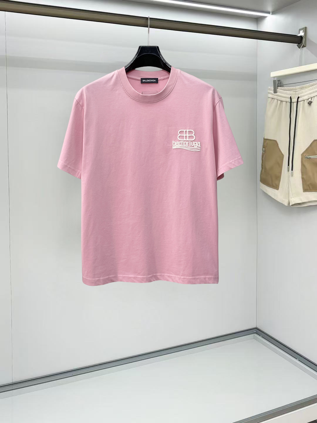 Balenciaga 高仿 男款短袖T恤 小Logo刺繡設計 簡約百搭款| 3 Balenciaga 高仿 男款短袖T恤 小Logo刺繡設計 簡約百搭款